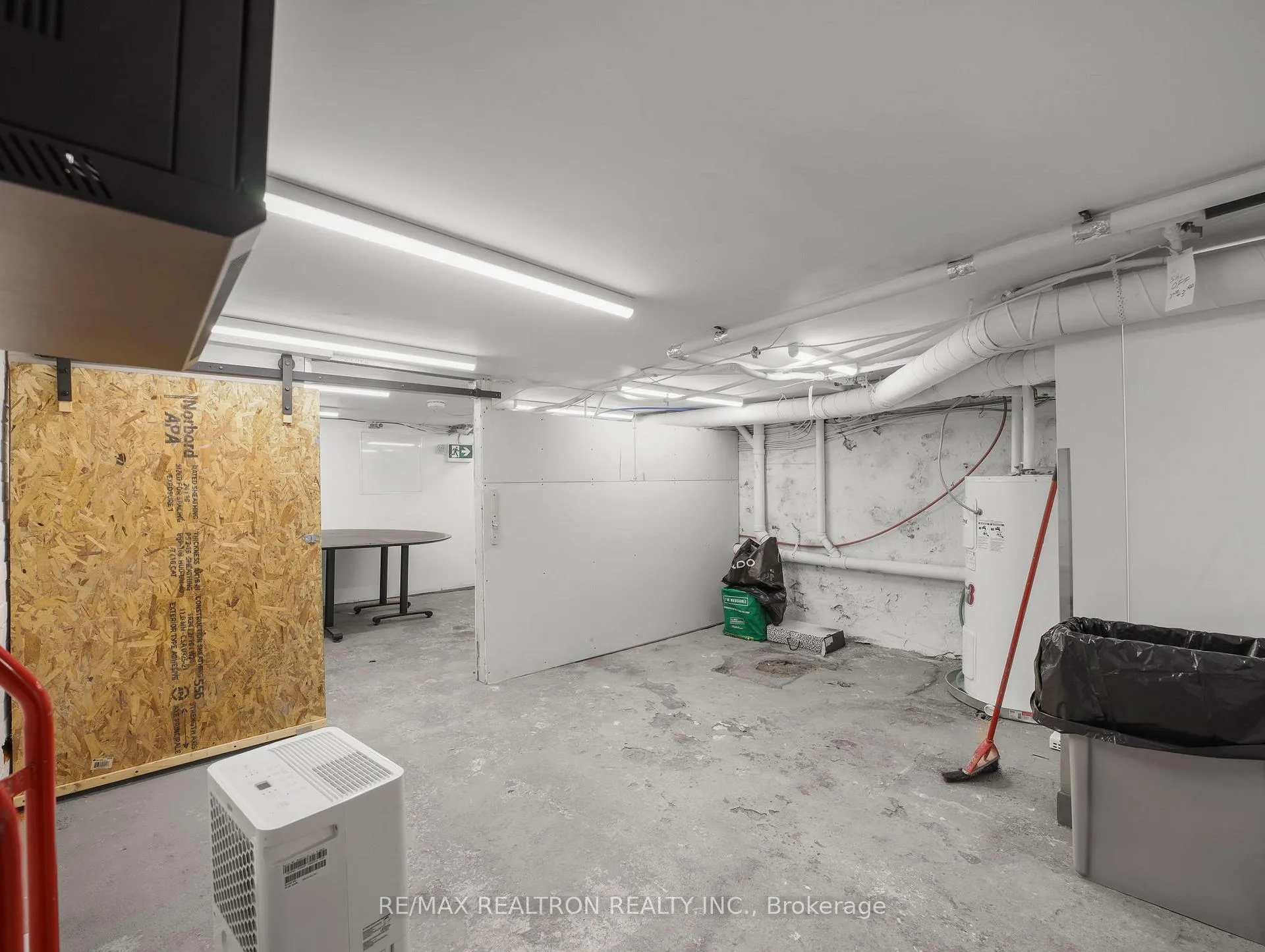 Photo 10 of 84 - 86 John Street S, Hamilton, Corktown — HOMEH