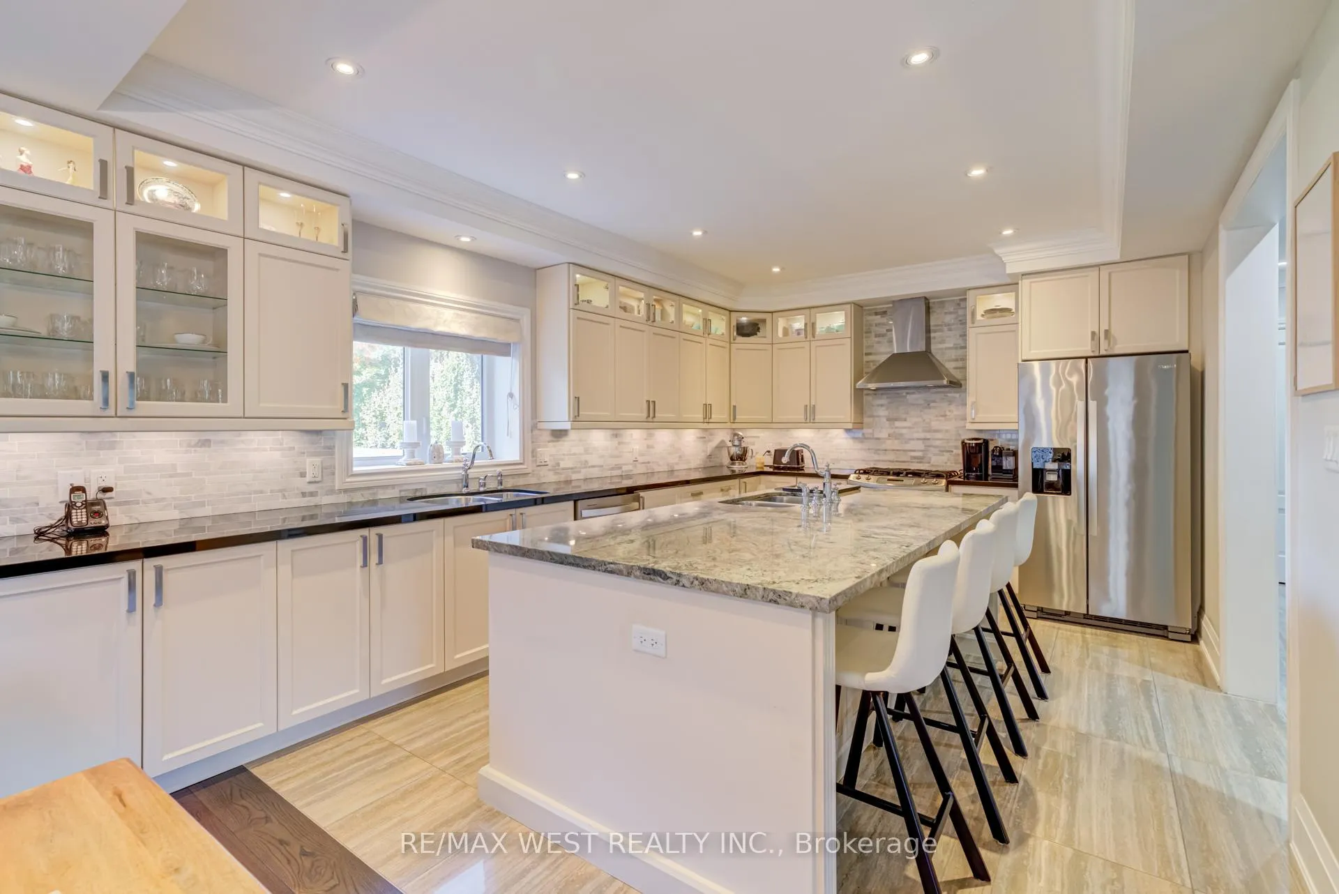 Photo 15 of 108 Hambly Avenue, King, King City — HOMEH
