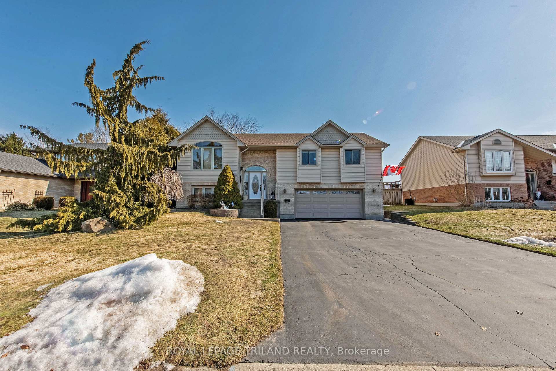 Photo 1 of 74 Village Gate Drive, Thames Centre, Dorchester — HOMEH