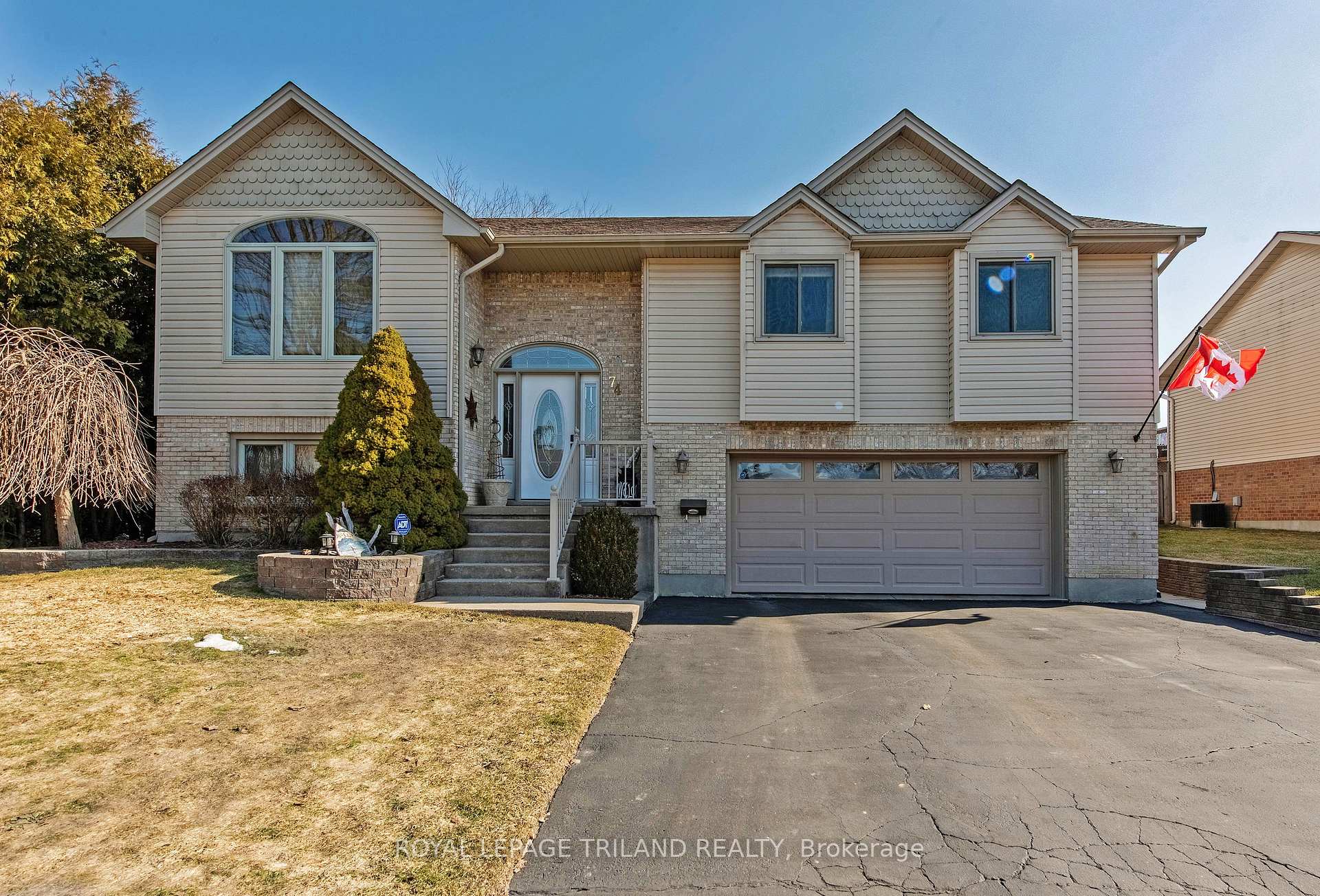 Photo 3 of 74 Village Gate Drive, Thames Centre, Dorchester — HOMEH