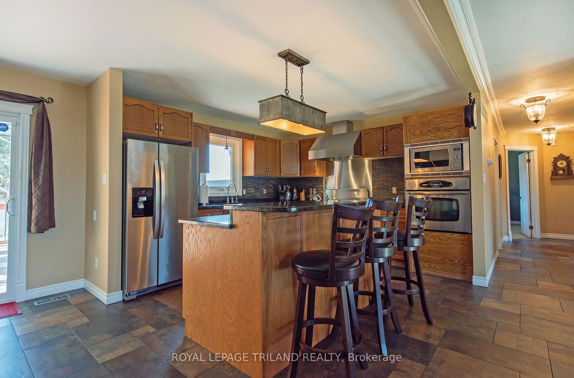 Photo 12 of 74 Village Gate Drive, Thames Centre, Dorchester — HOMEH