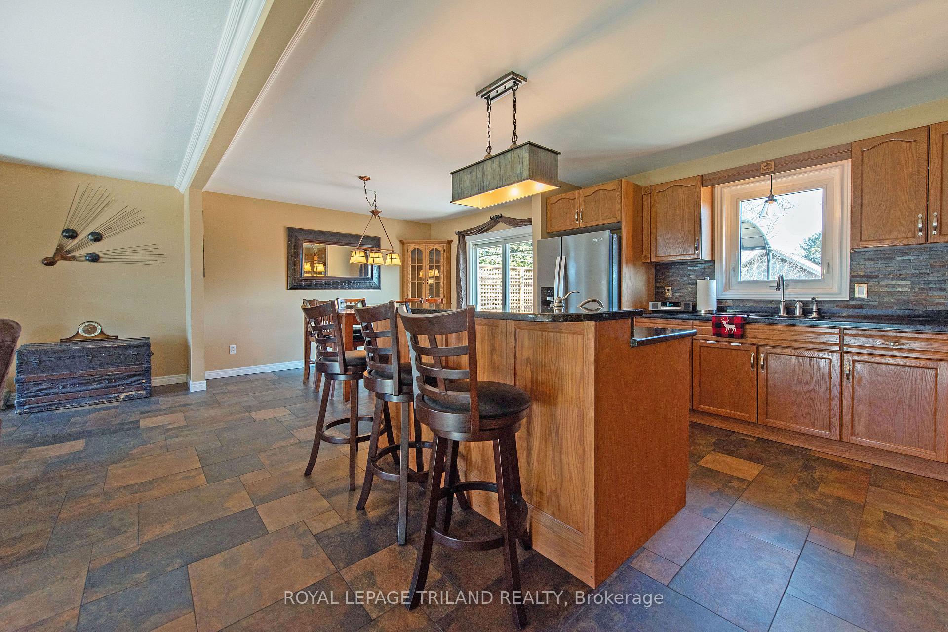 Photo 13 of 74 Village Gate Drive, Thames Centre, Dorchester — HOMEH