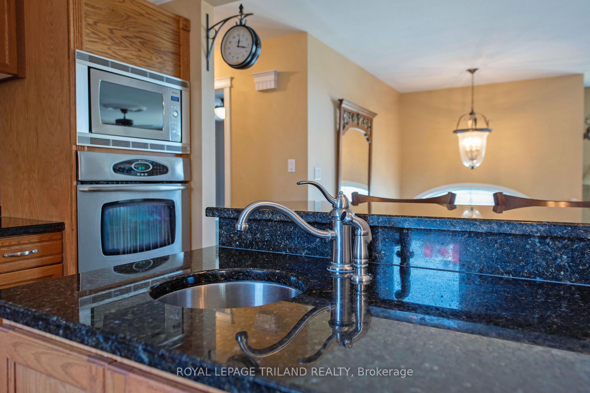 Photo 16 of 74 Village Gate Drive, Thames Centre, Dorchester — HOMEH