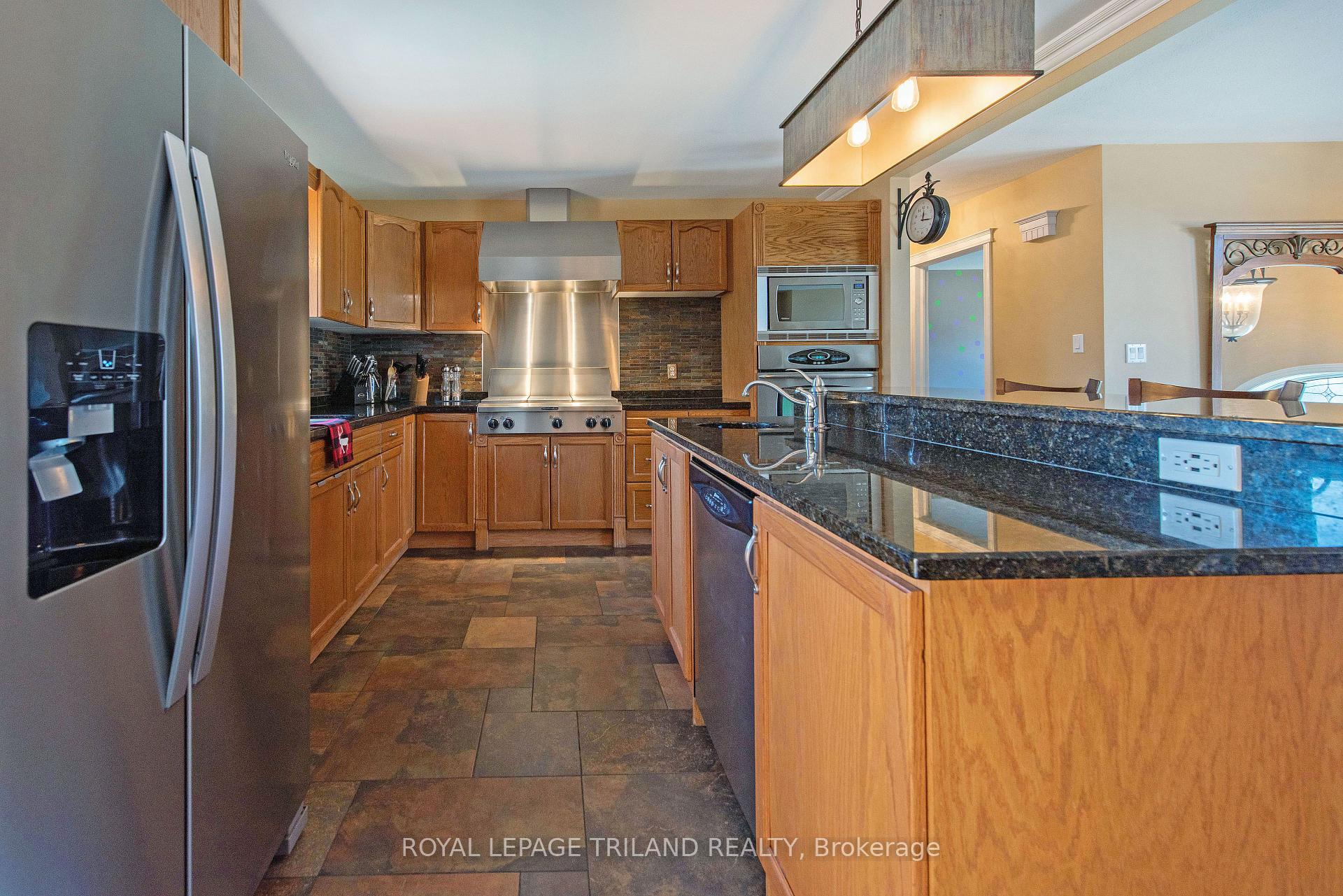 Photo 18 of 74 Village Gate Drive, Thames Centre, Dorchester — HOMEH