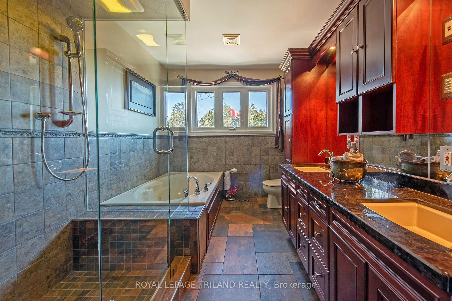 Photo 25 of 74 Village Gate Drive, Thames Centre, Dorchester — HOMEH