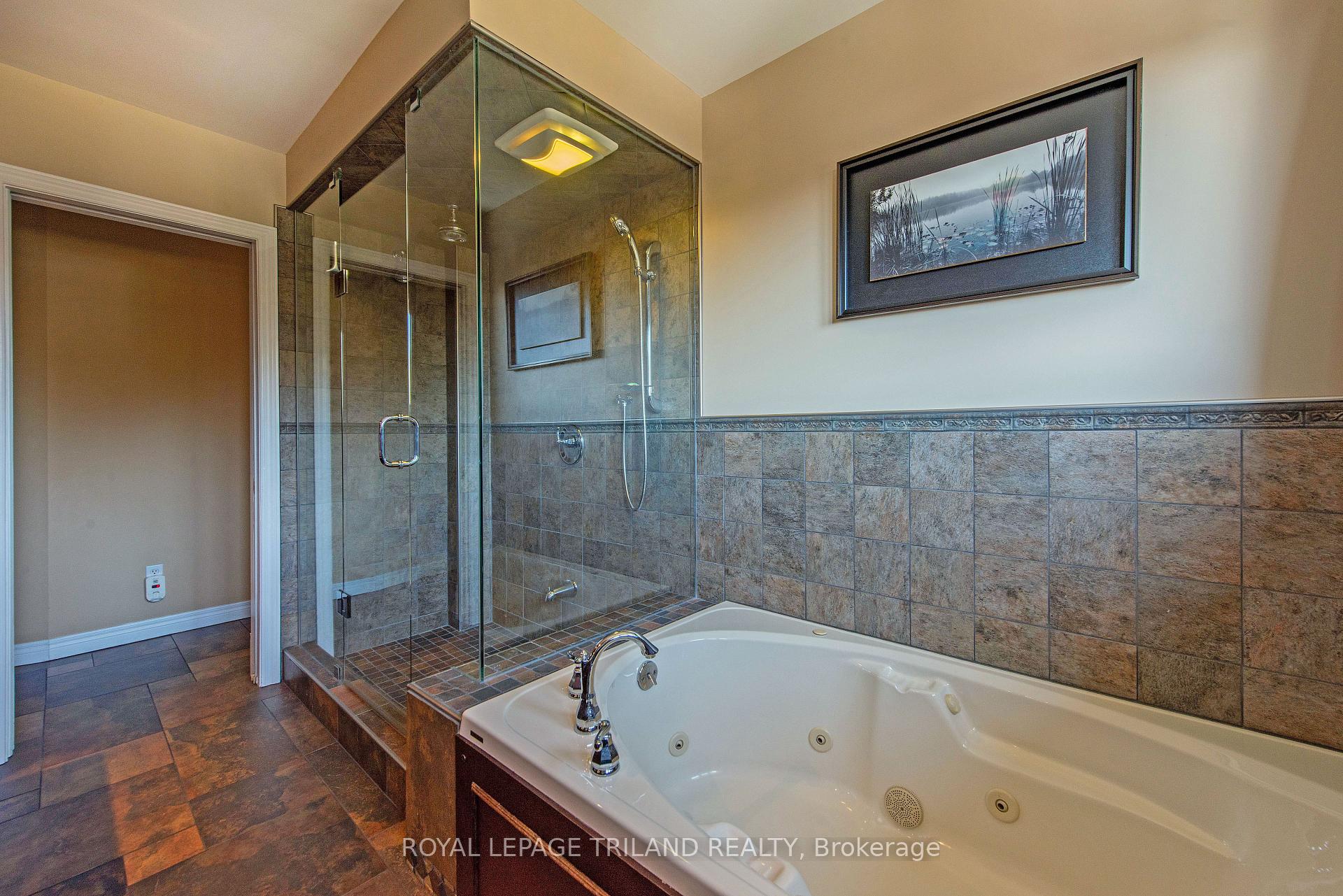 Photo 26 of 74 Village Gate Drive, Thames Centre, Dorchester — HOMEH