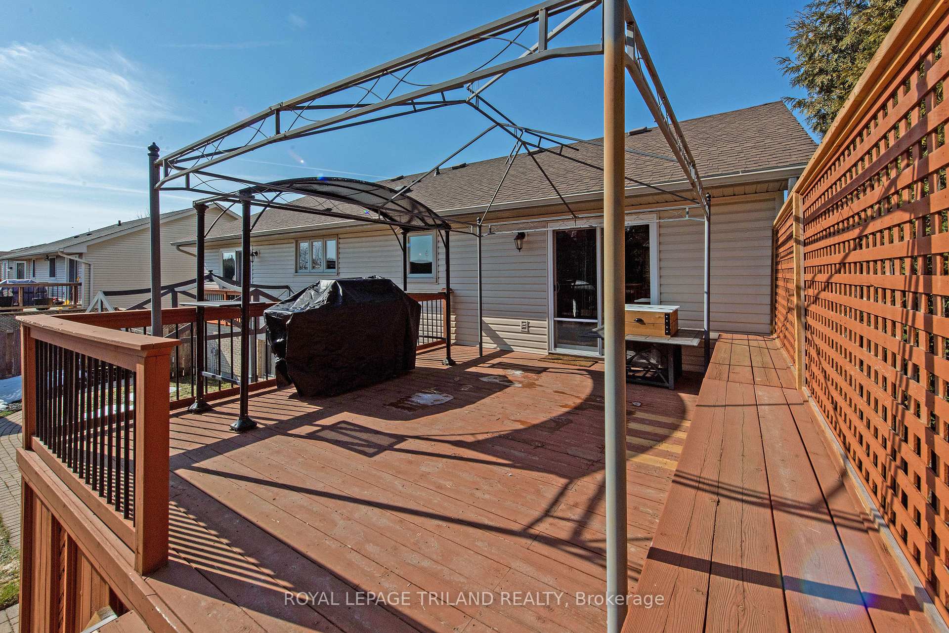 Photo 40 of 74 Village Gate Drive, Thames Centre, Dorchester — HOMEH