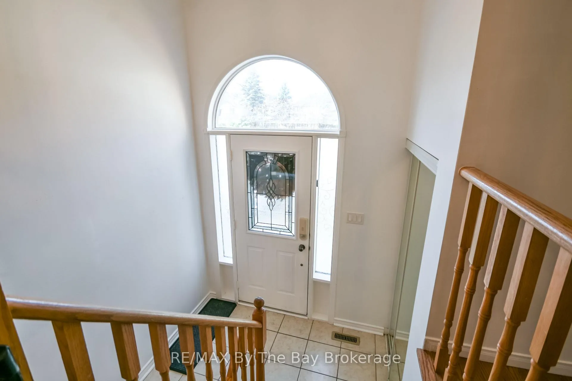 Photo 5 of 63 Fernbrook Drive, Wasaga Beach — HOMEH