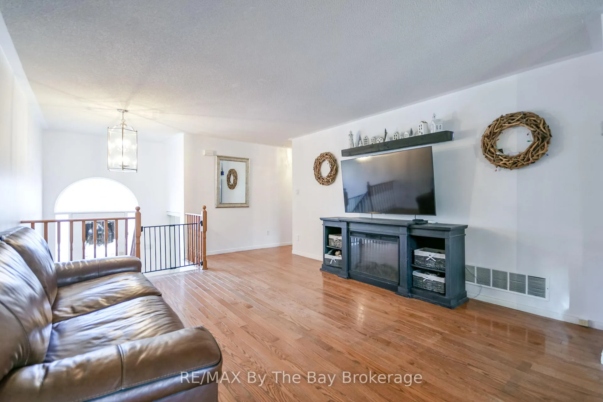 Photo 8 of 63 Fernbrook Drive, Wasaga Beach — HOMEH