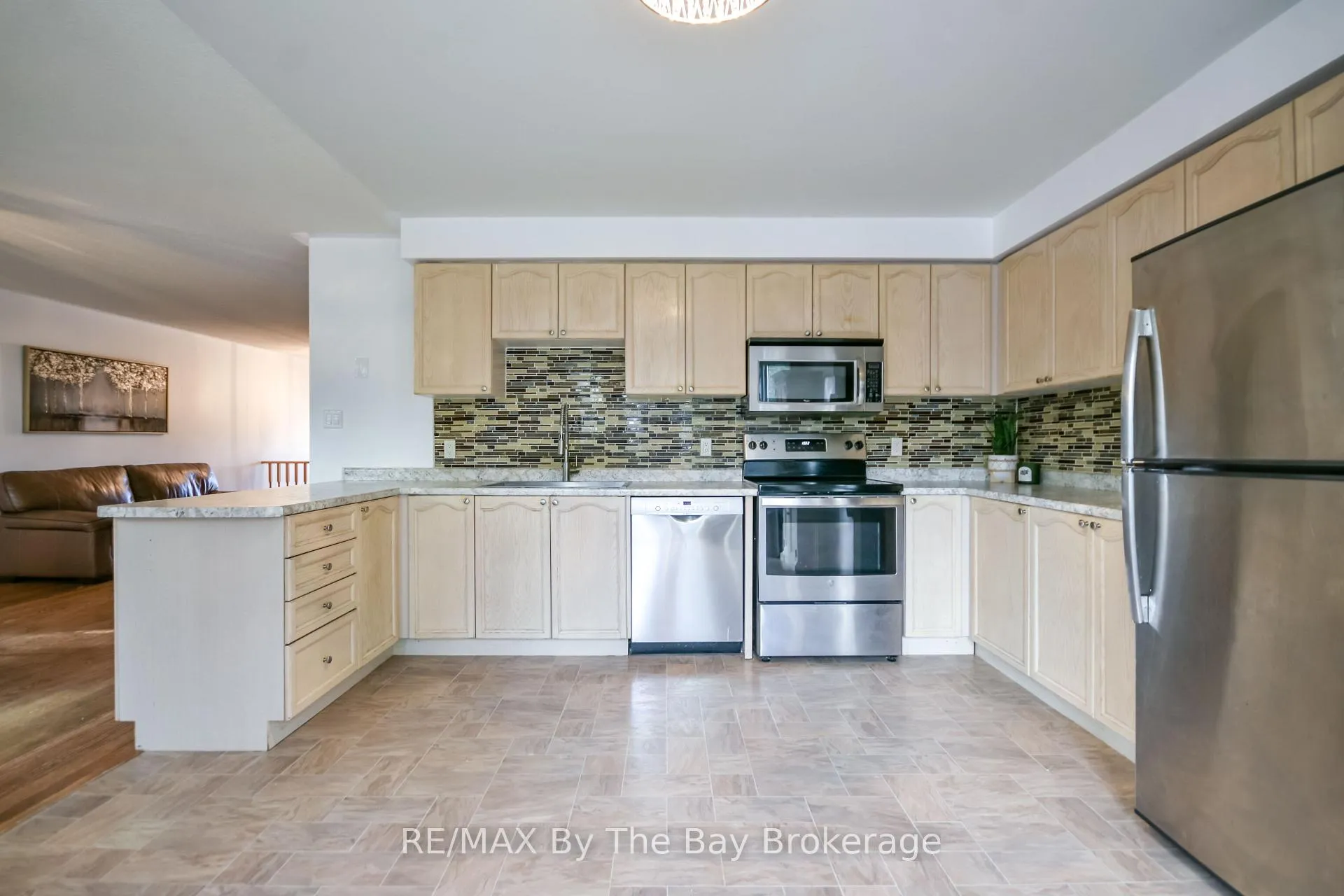 Photo 12 of 63 Fernbrook Drive, Wasaga Beach — HOMEH