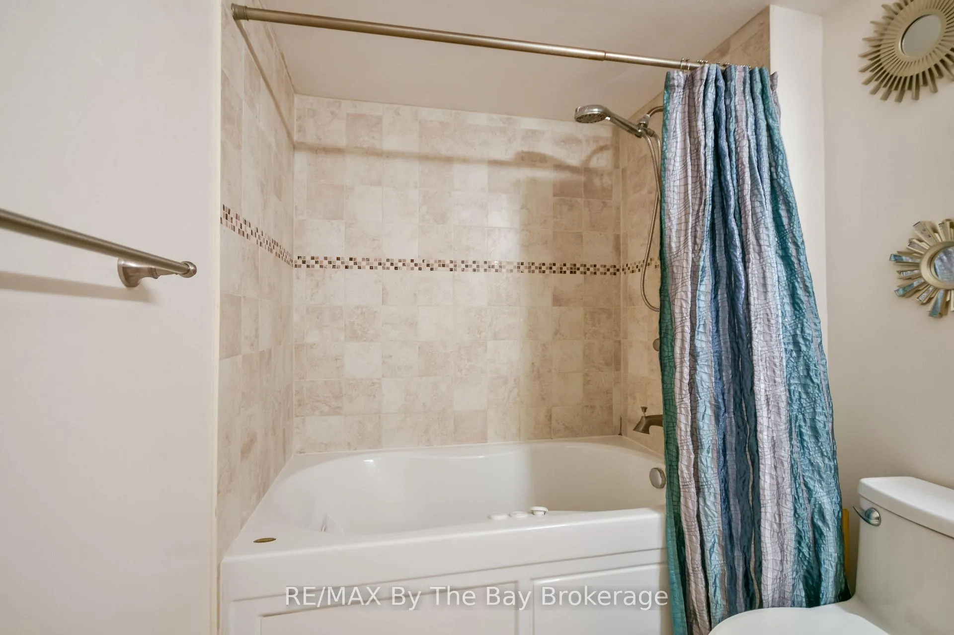 Photo 32 of 63 Fernbrook Drive, Wasaga Beach — HOMEH