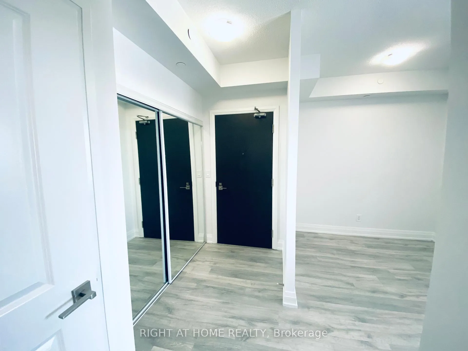 Photo 3 of Unit 221, 3600 Highway 7 W, Vaughan, Vaughan Corporate Centre — HOMEH