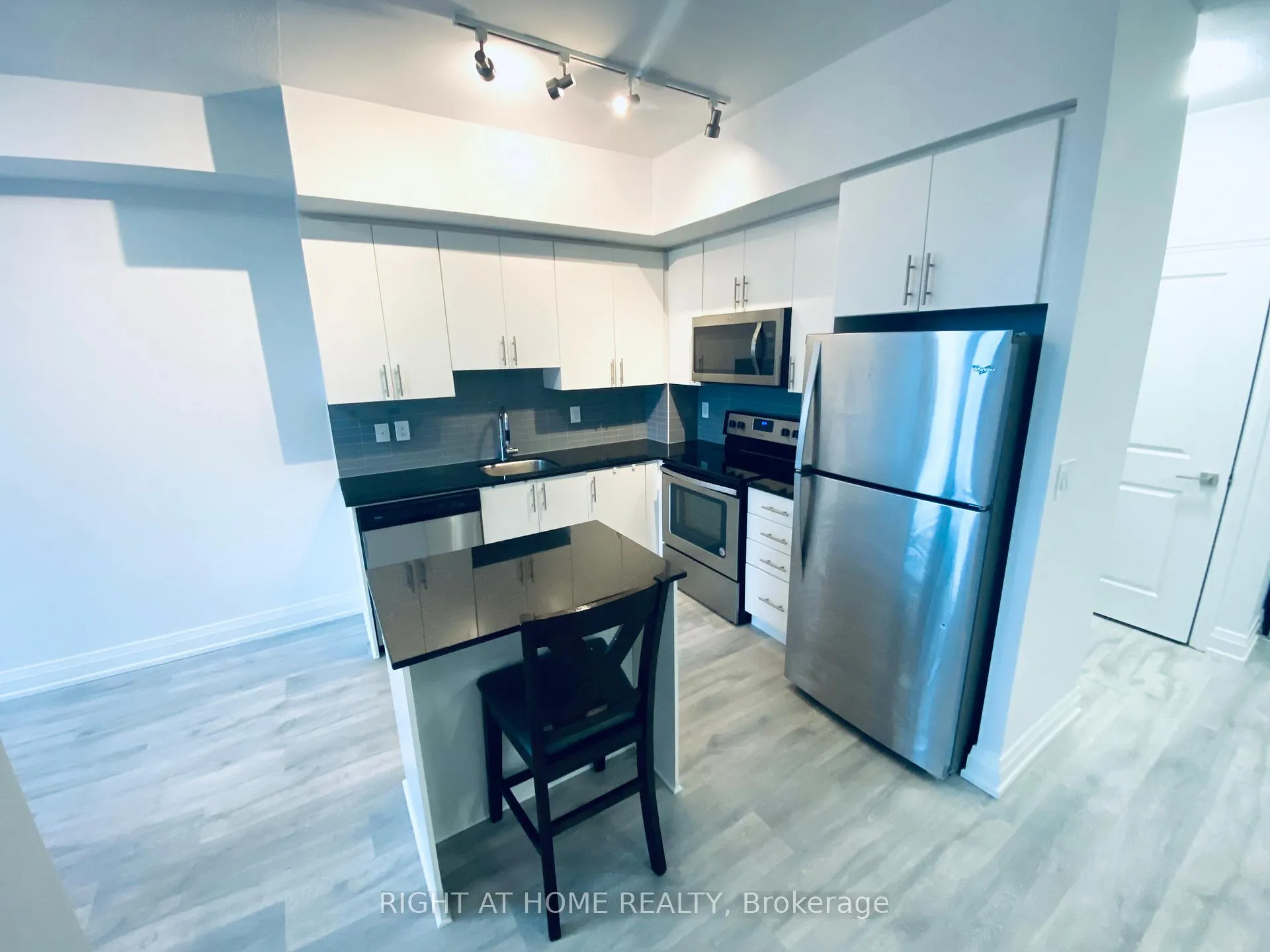 Photo 5 of Unit 221, 3600 Highway 7 W, Vaughan, Vaughan Corporate Centre — HOMEH