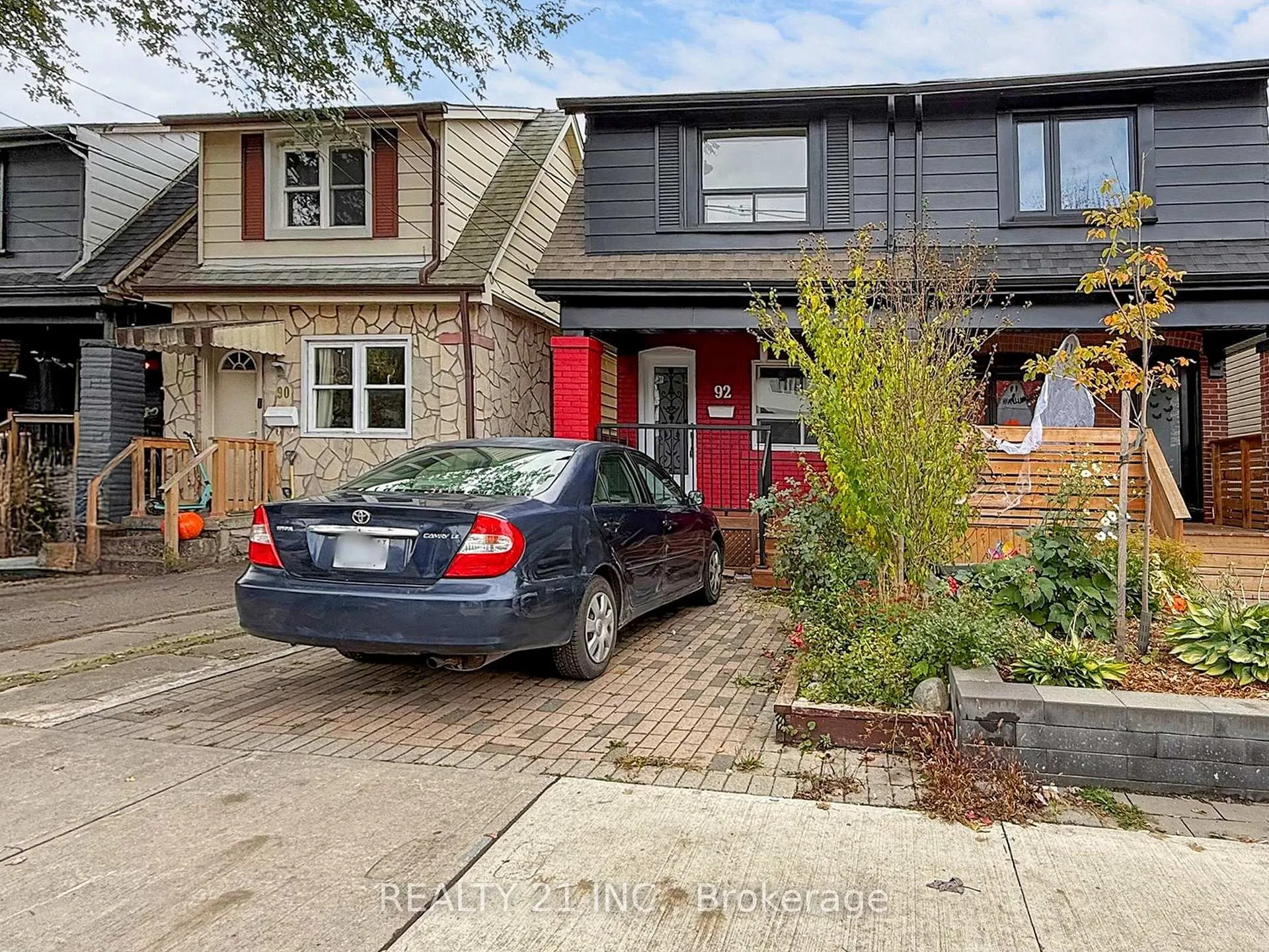 Photo 3 of 92 King Edward Ave, Toronto, Woodbine-Lumsden — HOMEH
