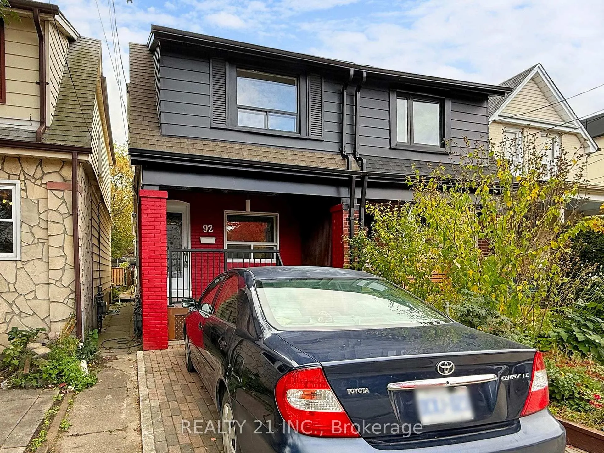 Photo 4 of 92 King Edward Ave, Toronto, Woodbine-Lumsden — HOMEH