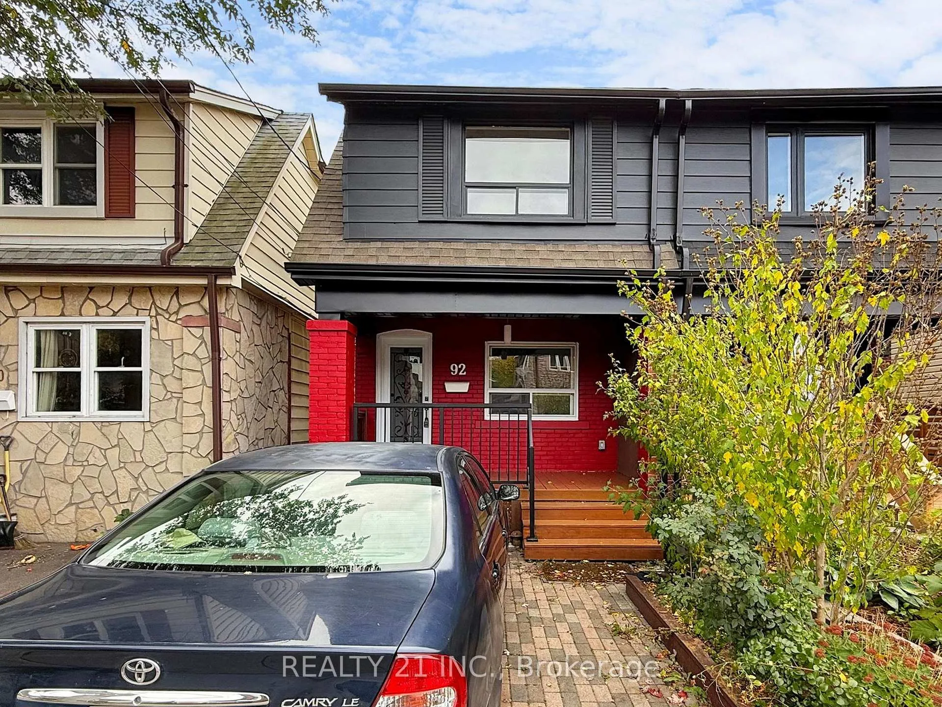 Photo 5 of 92 King Edward Ave, Toronto, Woodbine-Lumsden — HOMEH