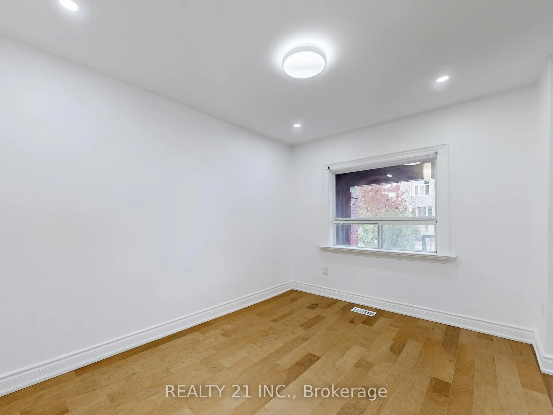 Photo 8 of 92 King Edward Ave, Toronto, Woodbine-Lumsden — HOMEH