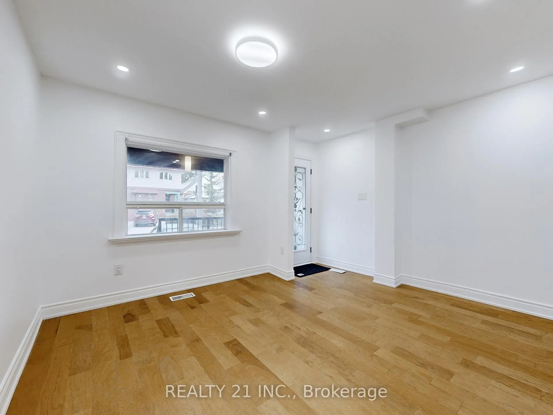 Photo 10 of 92 King Edward Ave, Toronto, Woodbine-Lumsden — HOMEH