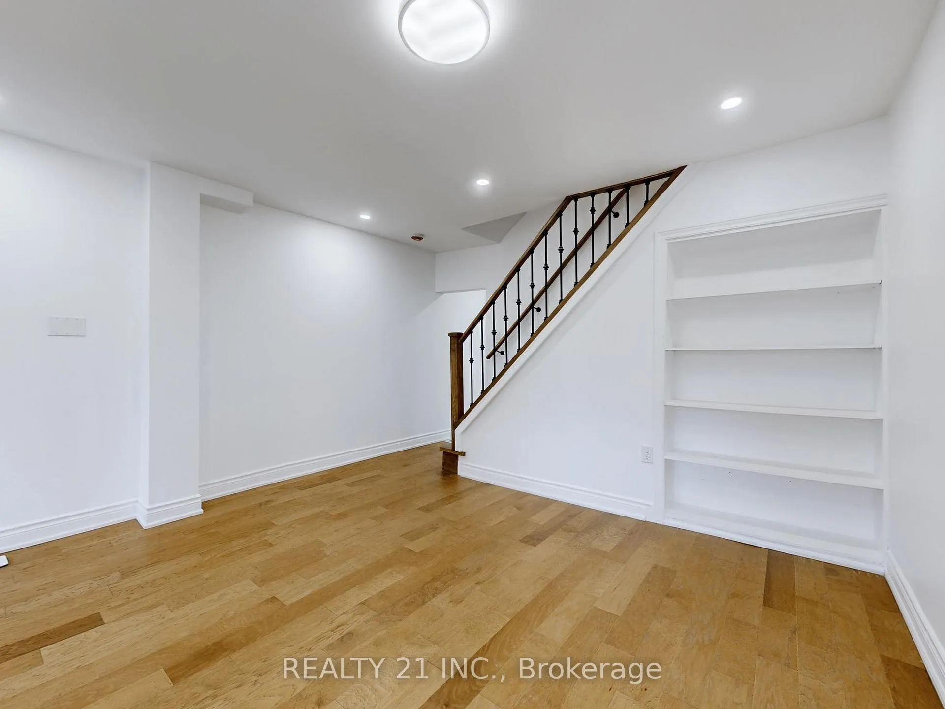 Photo 11 of 92 King Edward Ave, Toronto, Woodbine-Lumsden — HOMEH