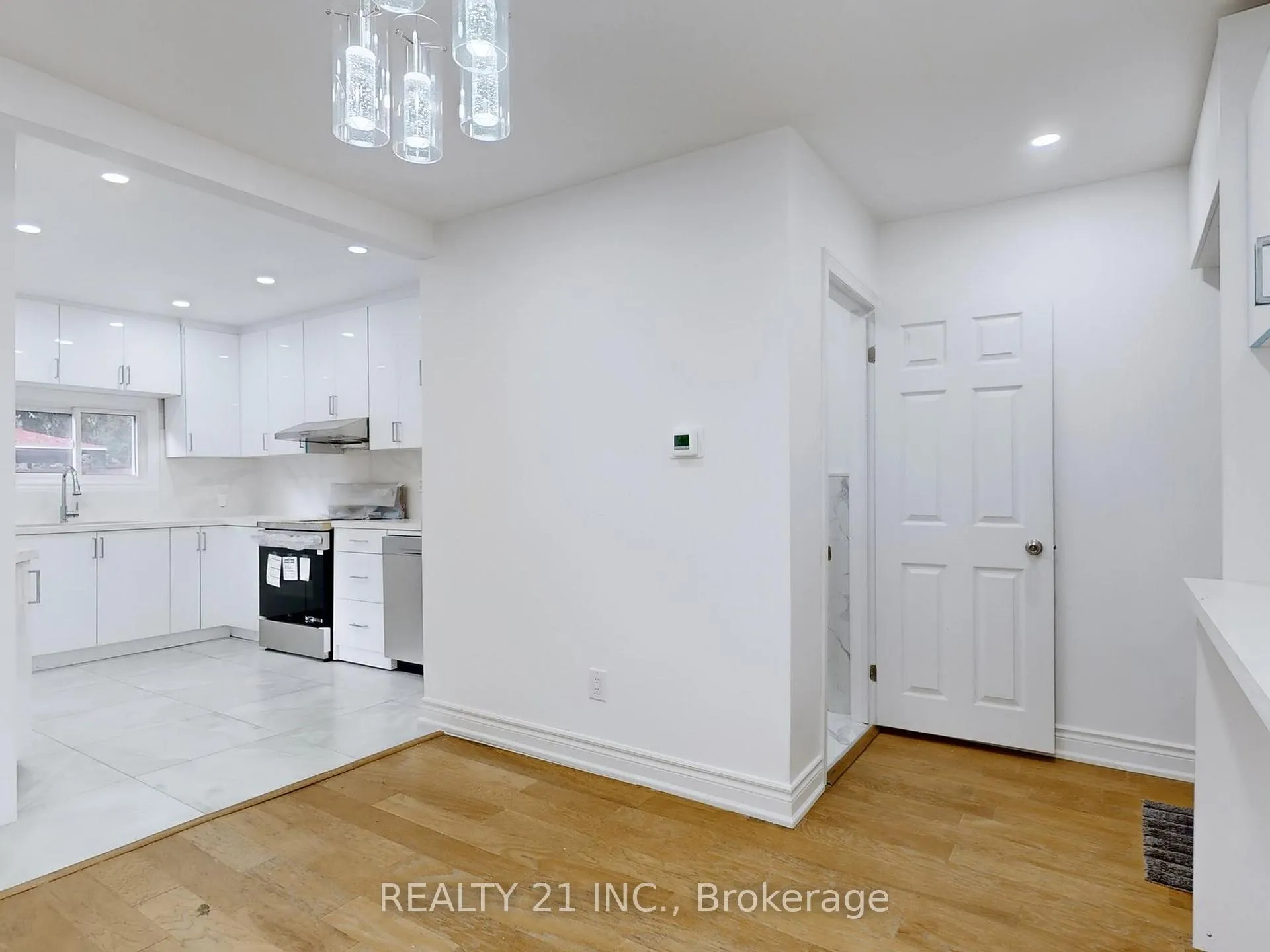 Photo 12 of 92 King Edward Ave, Toronto, Woodbine-Lumsden — HOMEH