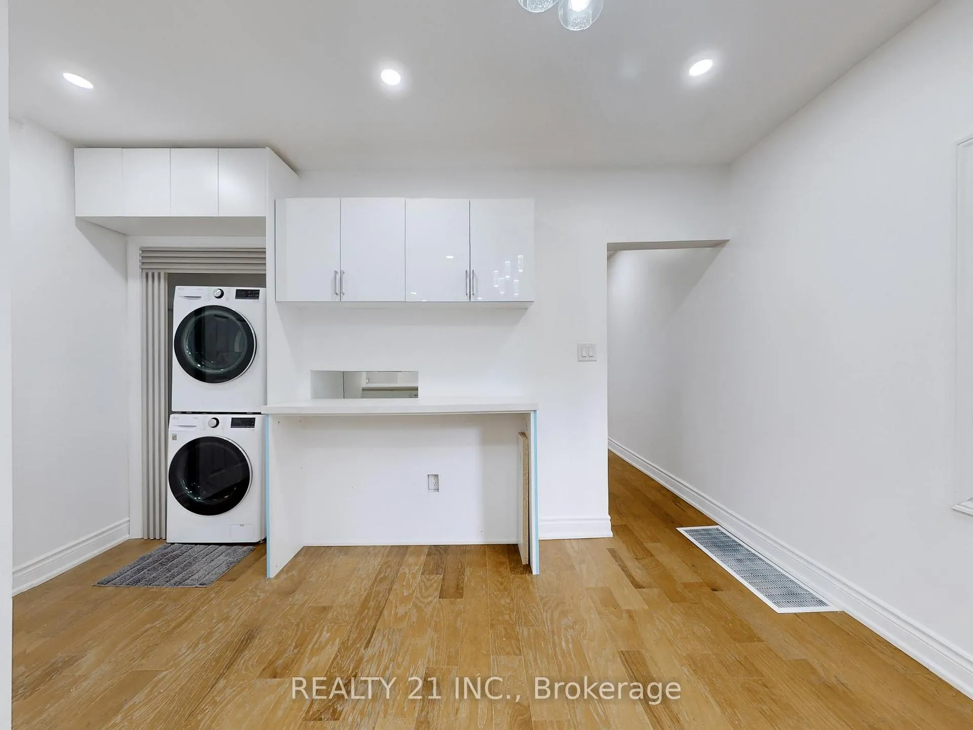 Photo 13 of 92 King Edward Ave, Toronto, Woodbine-Lumsden — HOMEH