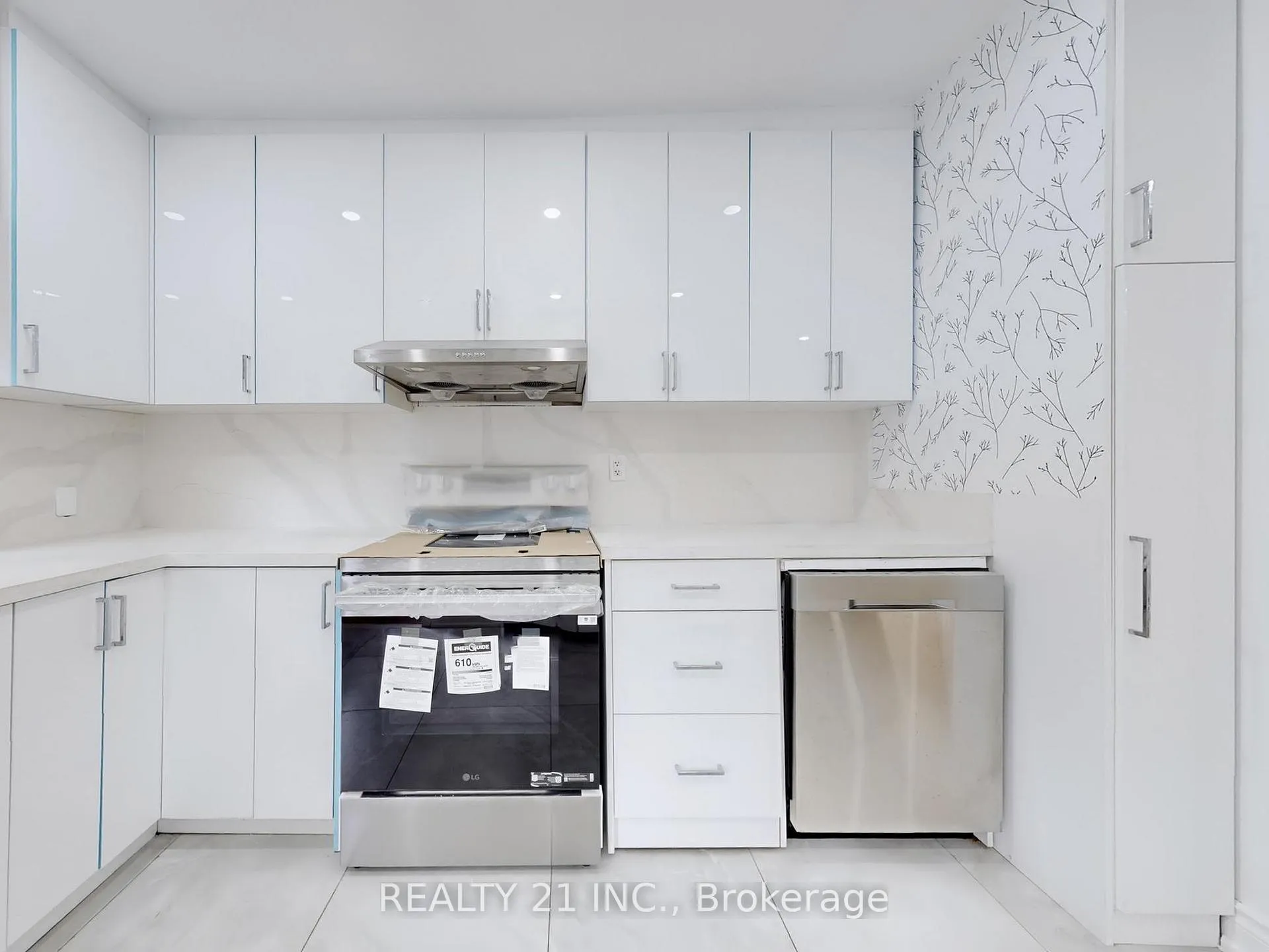 Photo 14 of 92 King Edward Ave, Toronto, Woodbine-Lumsden — HOMEH