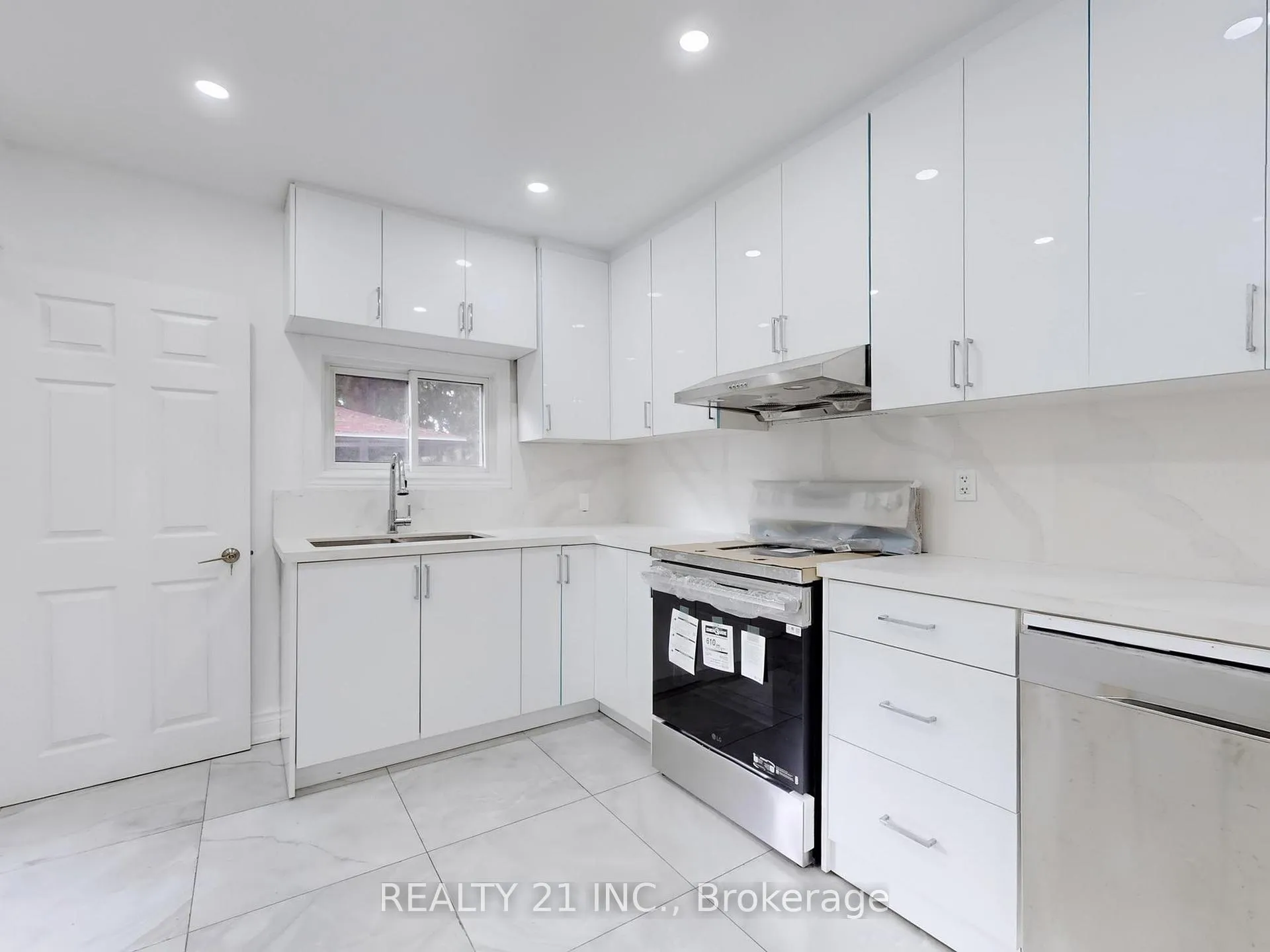 Photo 15 of 92 King Edward Ave, Toronto, Woodbine-Lumsden — HOMEH