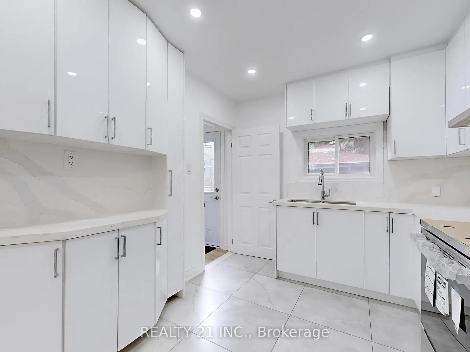 Photo 16 of 92 King Edward Ave, Toronto, Woodbine-Lumsden — HOMEH