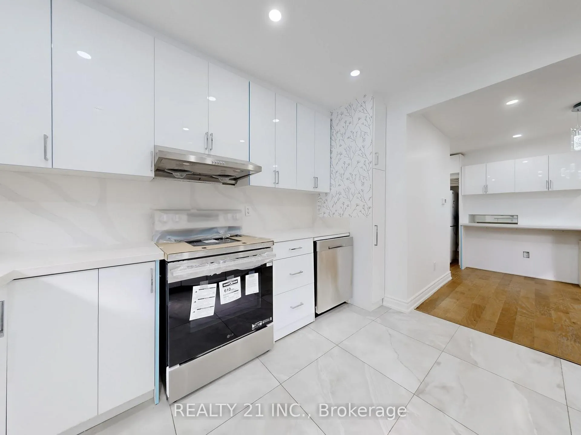 Photo 17 of 92 King Edward Ave, Toronto, Woodbine-Lumsden — HOMEH