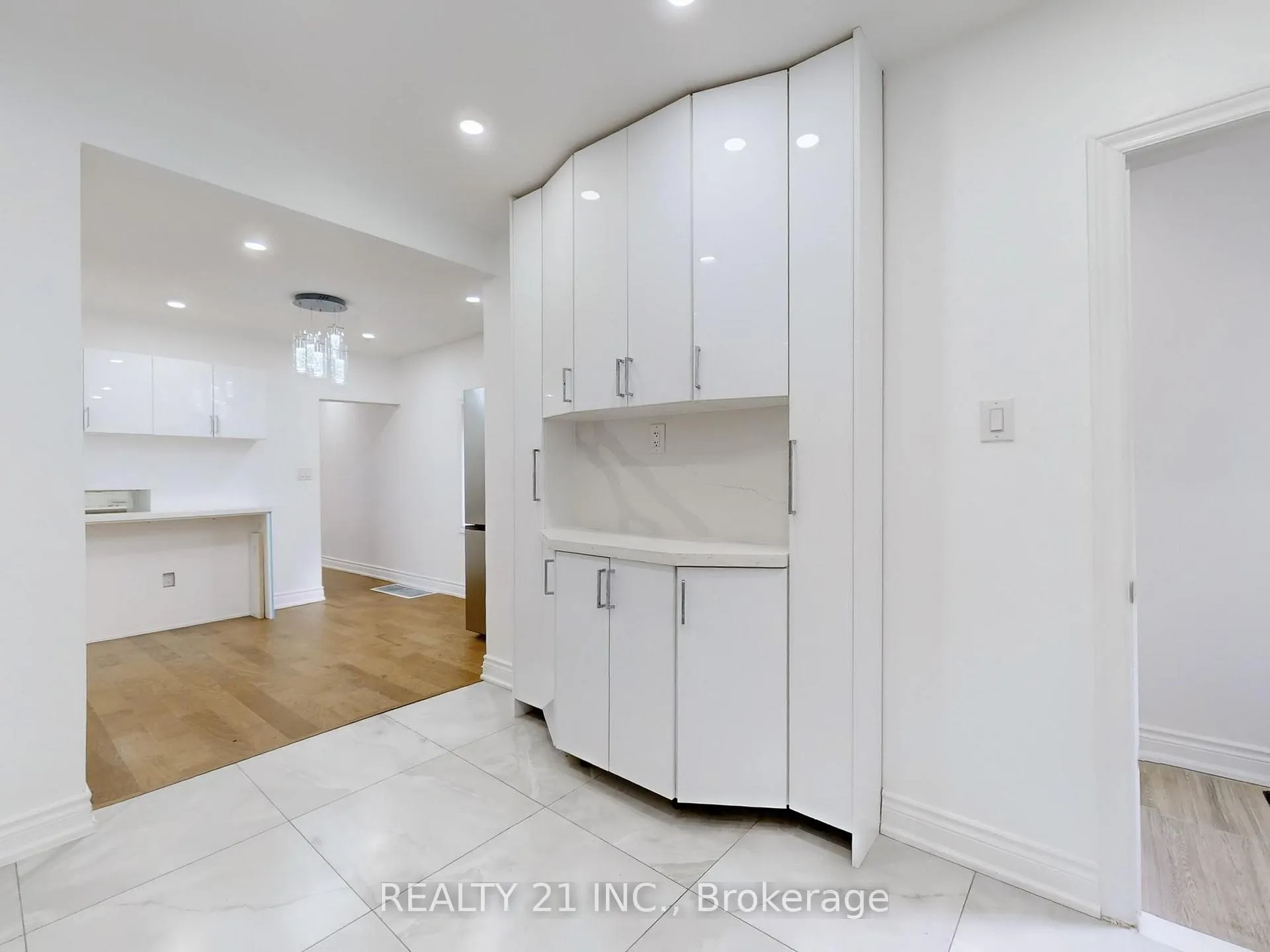Photo 18 of 92 King Edward Ave, Toronto, Woodbine-Lumsden — HOMEH