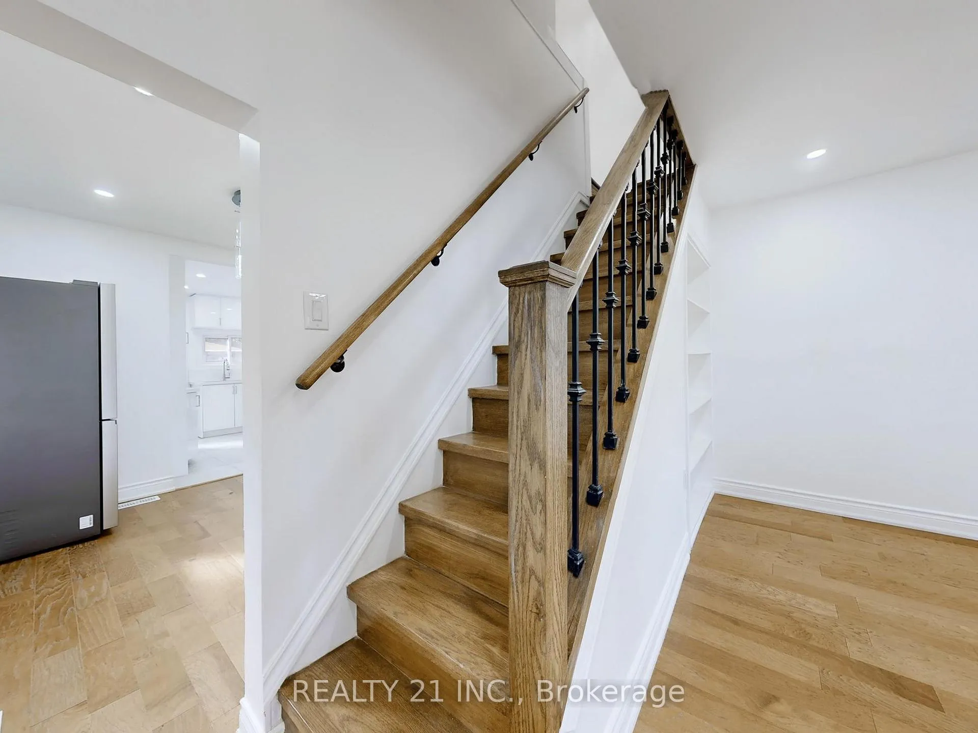Photo 22 of 92 King Edward Ave, Toronto, Woodbine-Lumsden — HOMEH