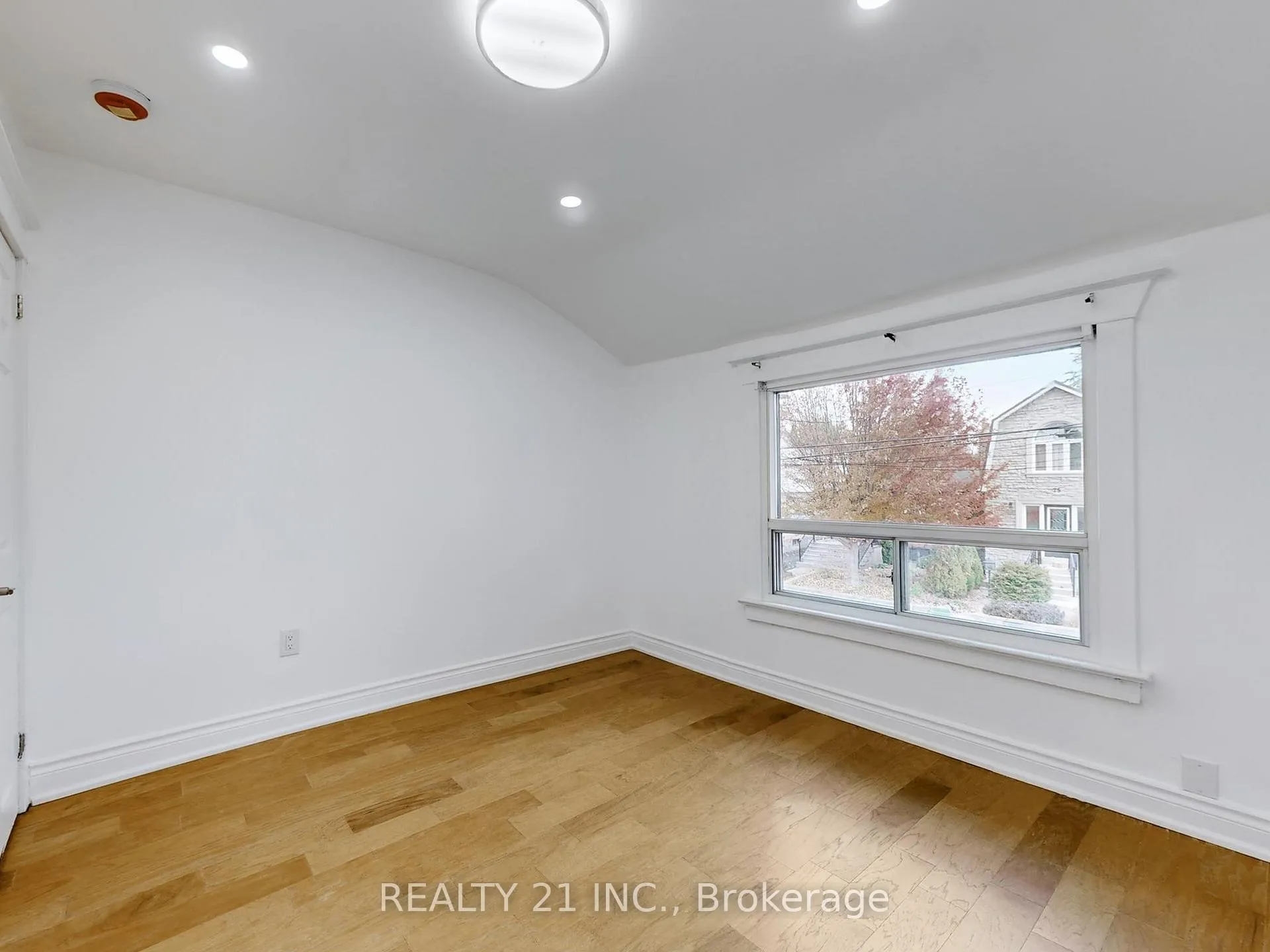 Photo 25 of 92 King Edward Ave, Toronto, Woodbine-Lumsden — HOMEH