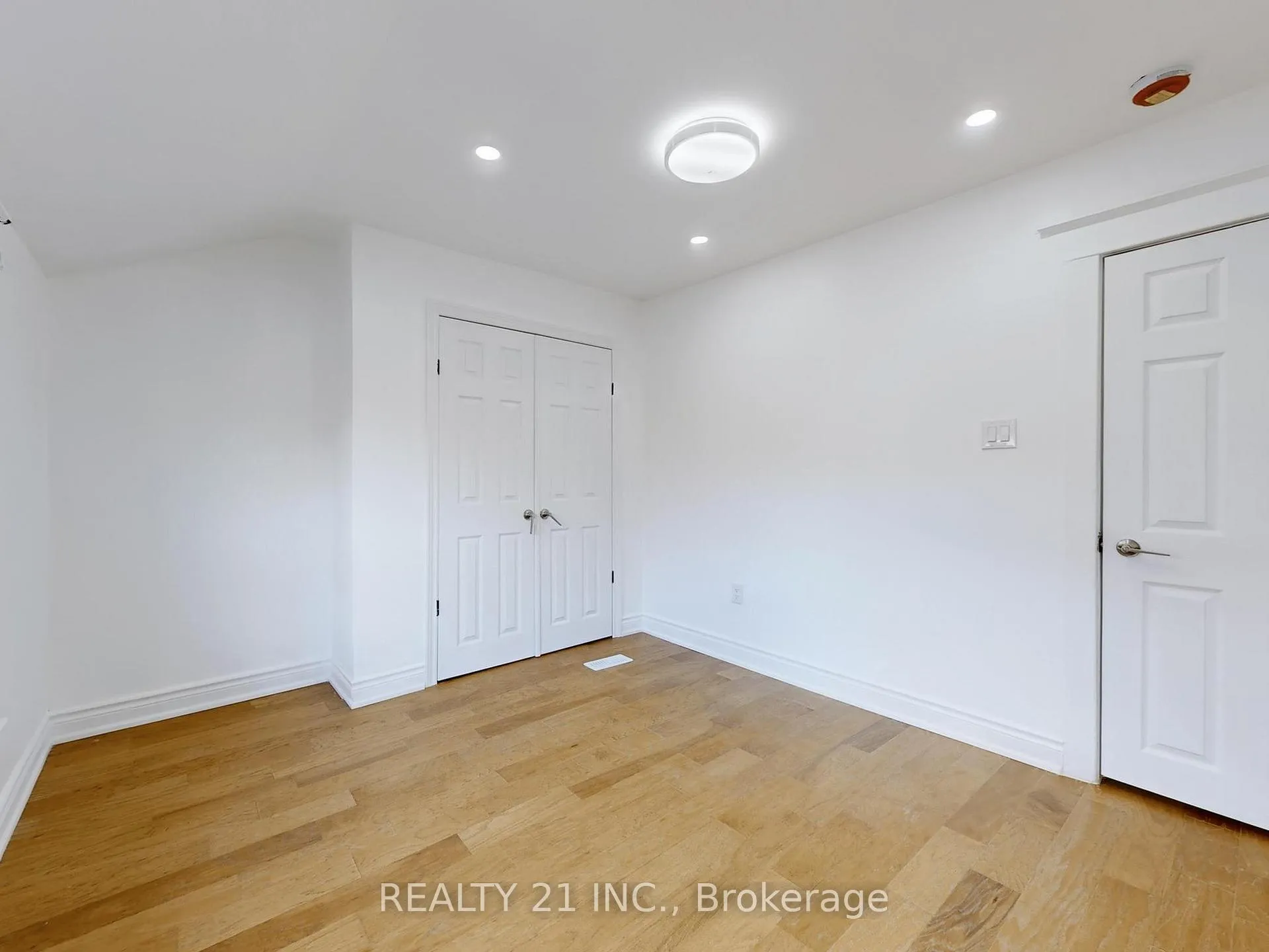 Photo 26 of 92 King Edward Ave, Toronto, Woodbine-Lumsden — HOMEH