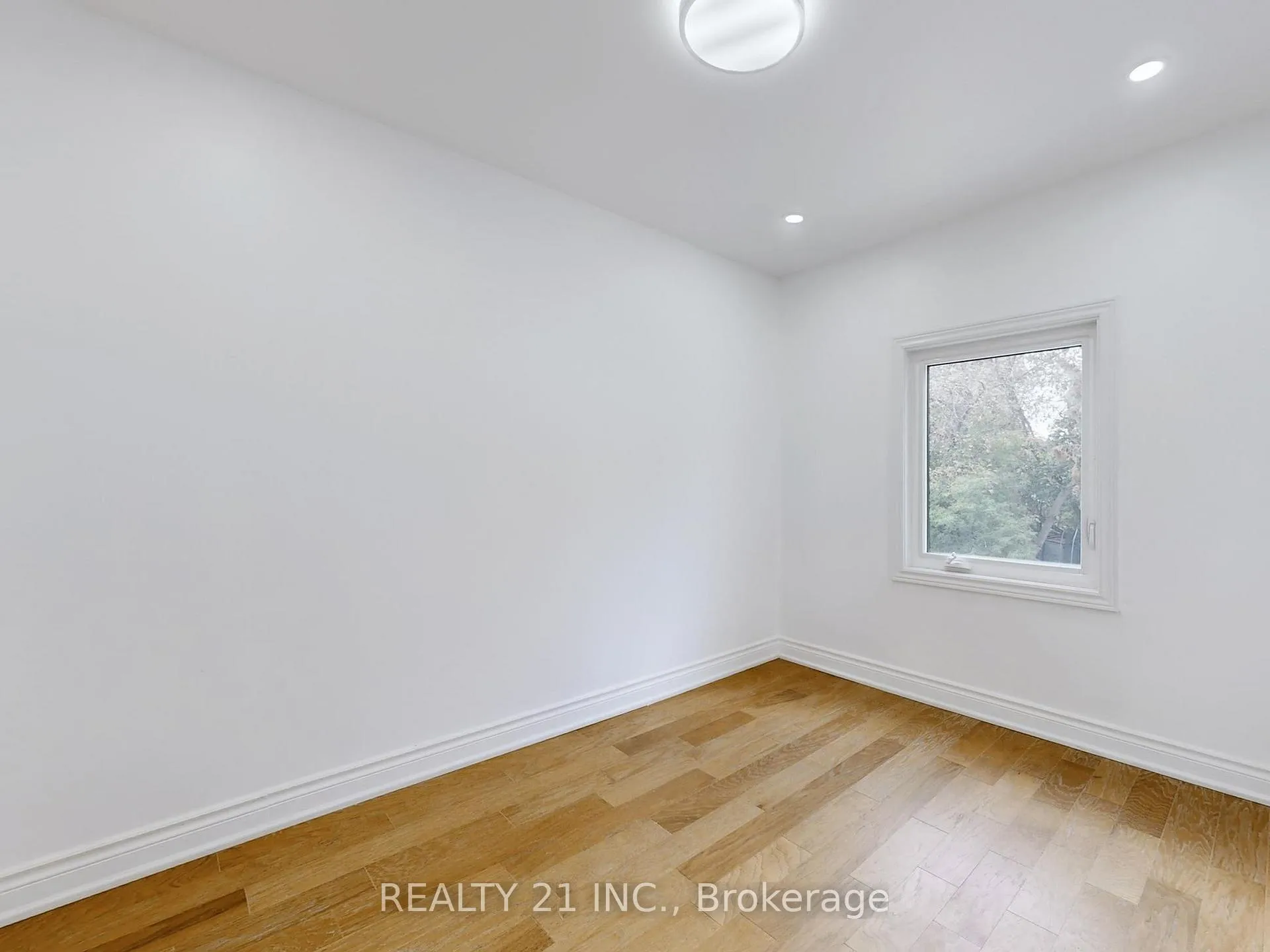 Photo 27 of 92 King Edward Ave, Toronto, Woodbine-Lumsden — HOMEH