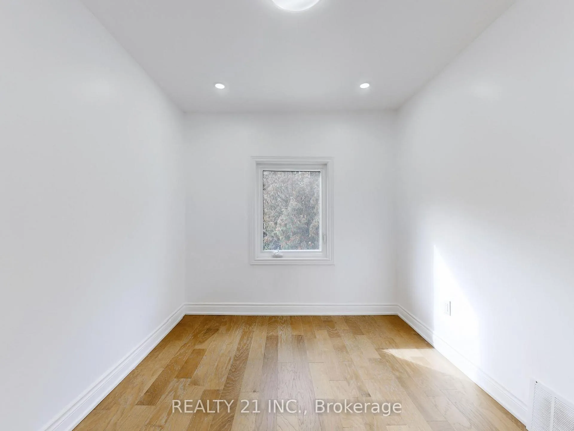 Photo 28 of 92 King Edward Ave, Toronto, Woodbine-Lumsden — HOMEH