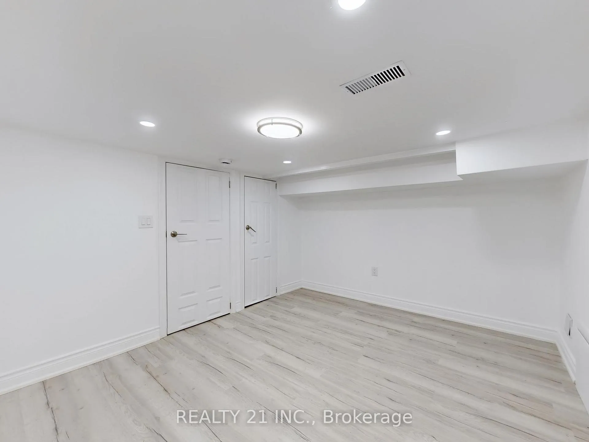 Photo 34 of 92 King Edward Ave, Toronto, Woodbine-Lumsden — HOMEH
