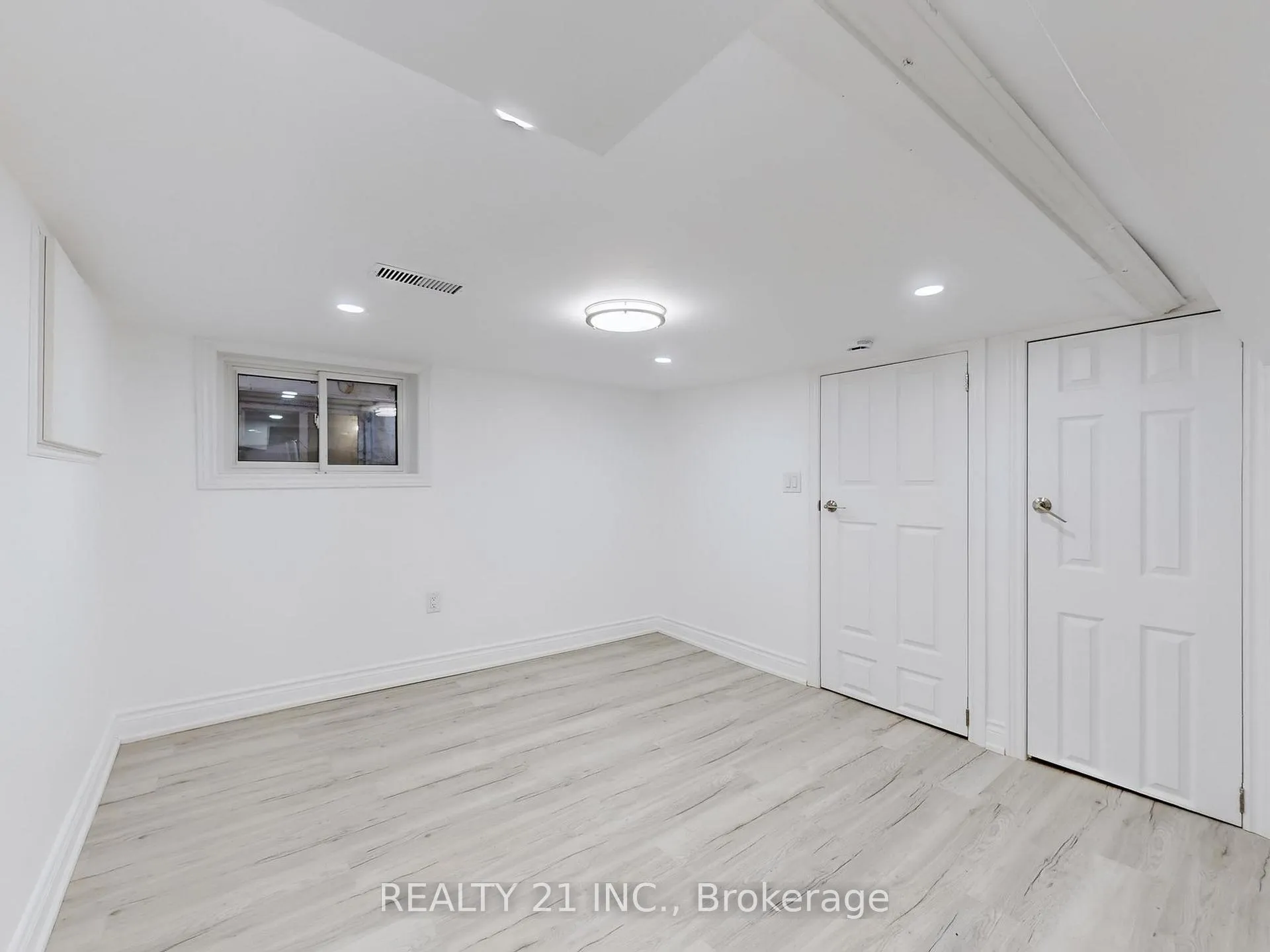 Photo 35 of 92 King Edward Ave, Toronto, Woodbine-Lumsden — HOMEH