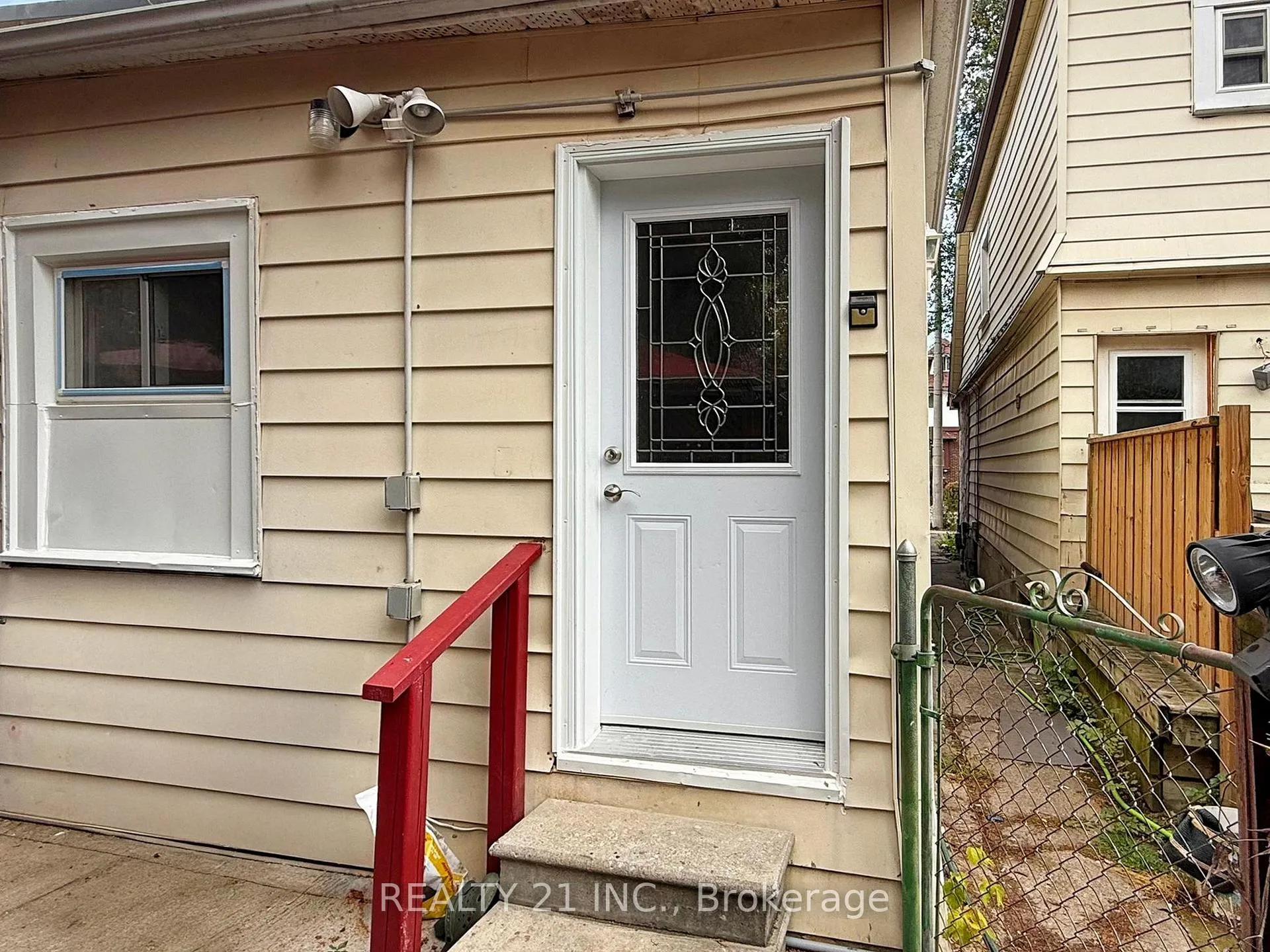 Photo 38 of 92 King Edward Ave, Toronto, Woodbine-Lumsden — HOMEH