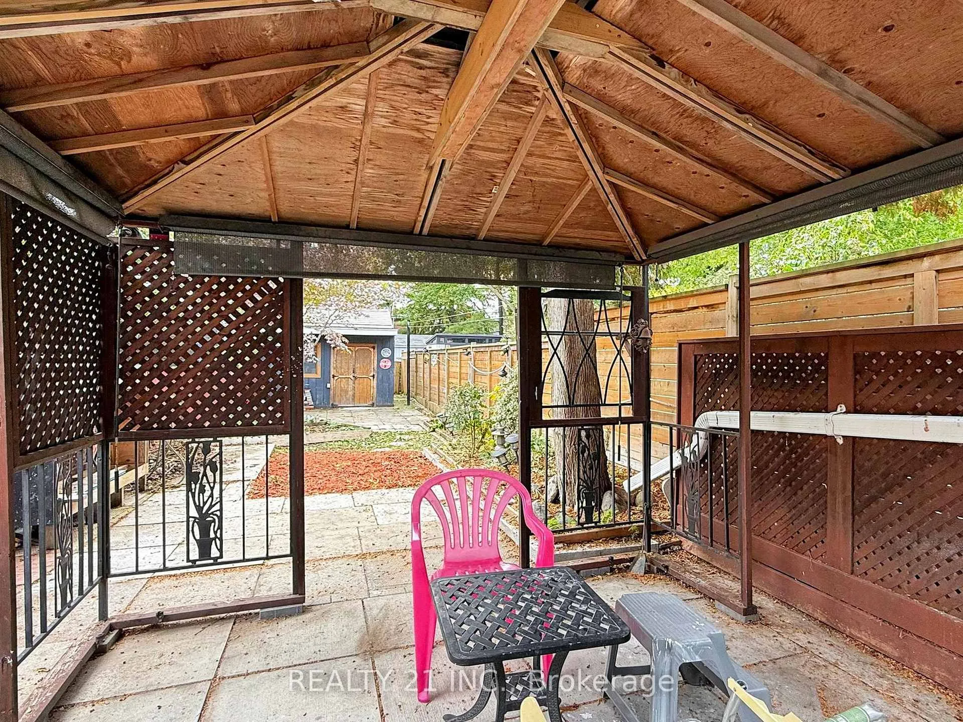 Photo 39 of 92 King Edward Ave, Toronto, Woodbine-Lumsden — HOMEH
