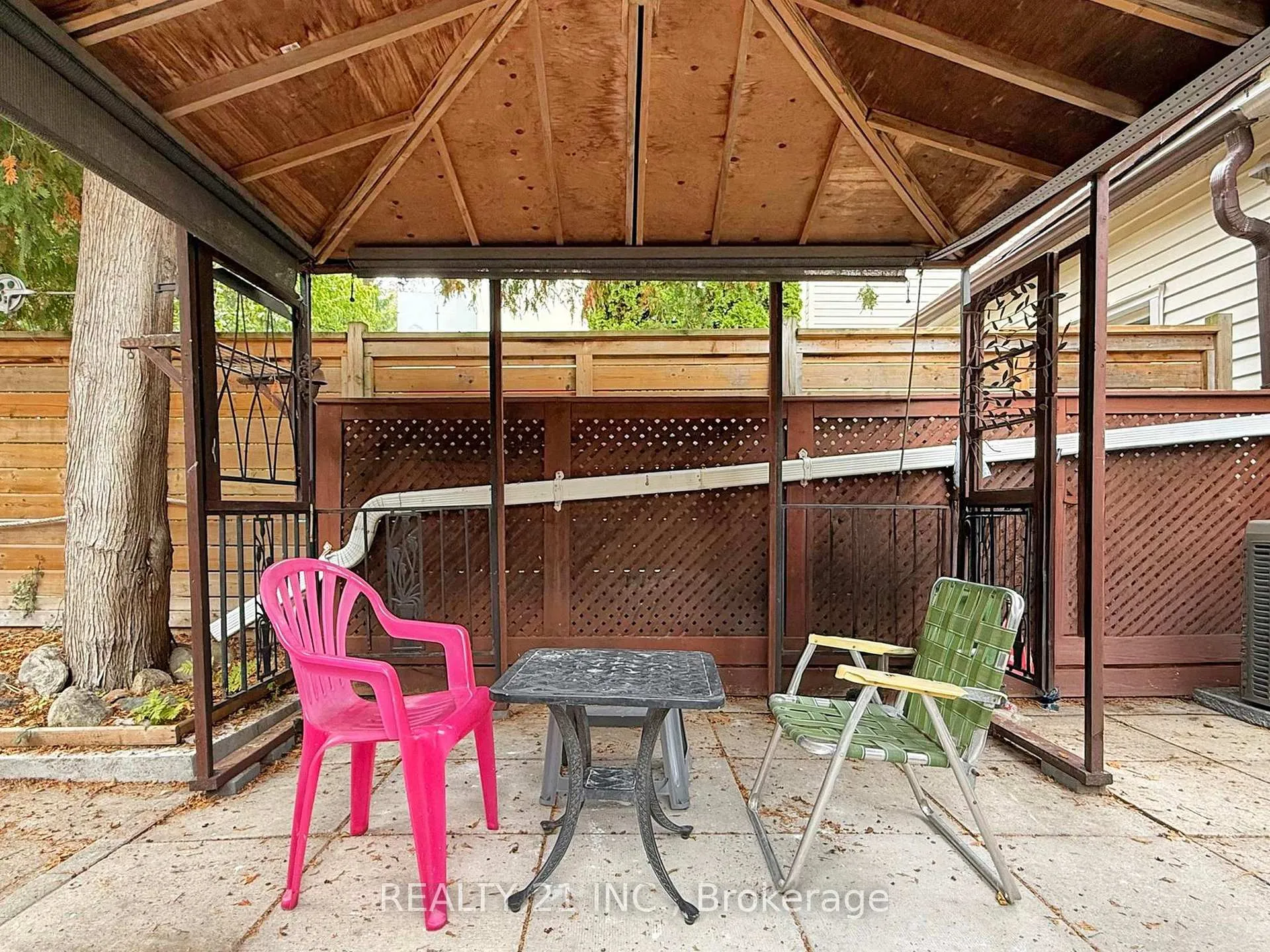 Photo 40 of 92 King Edward Ave, Toronto, Woodbine-Lumsden — HOMEH
