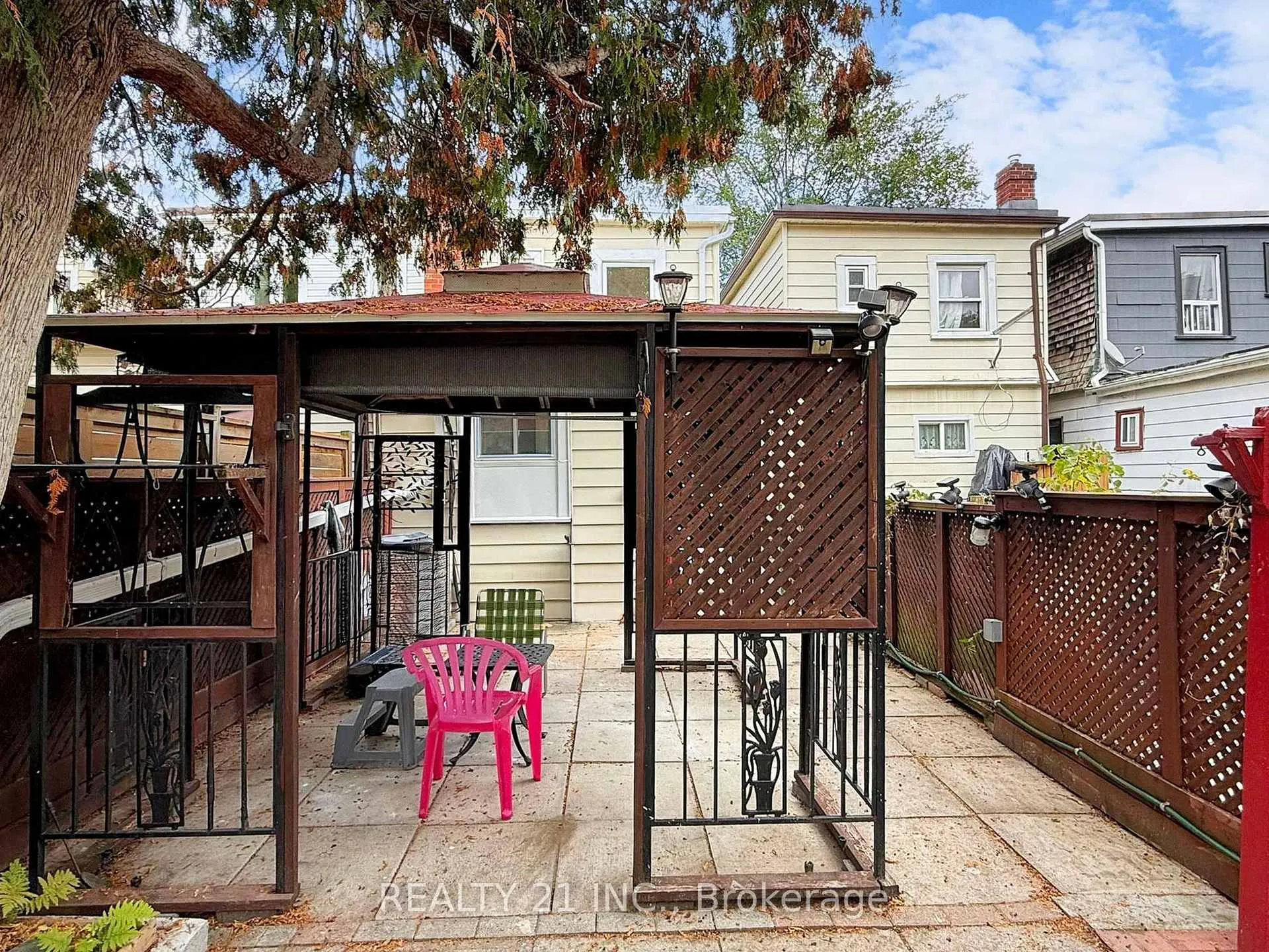 Photo 41 of 92 King Edward Ave, Toronto, Woodbine-Lumsden — HOMEH