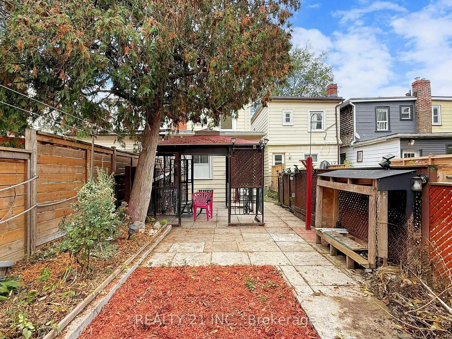 Photo 43 of 92 King Edward Ave, Toronto, Woodbine-Lumsden — HOMEH