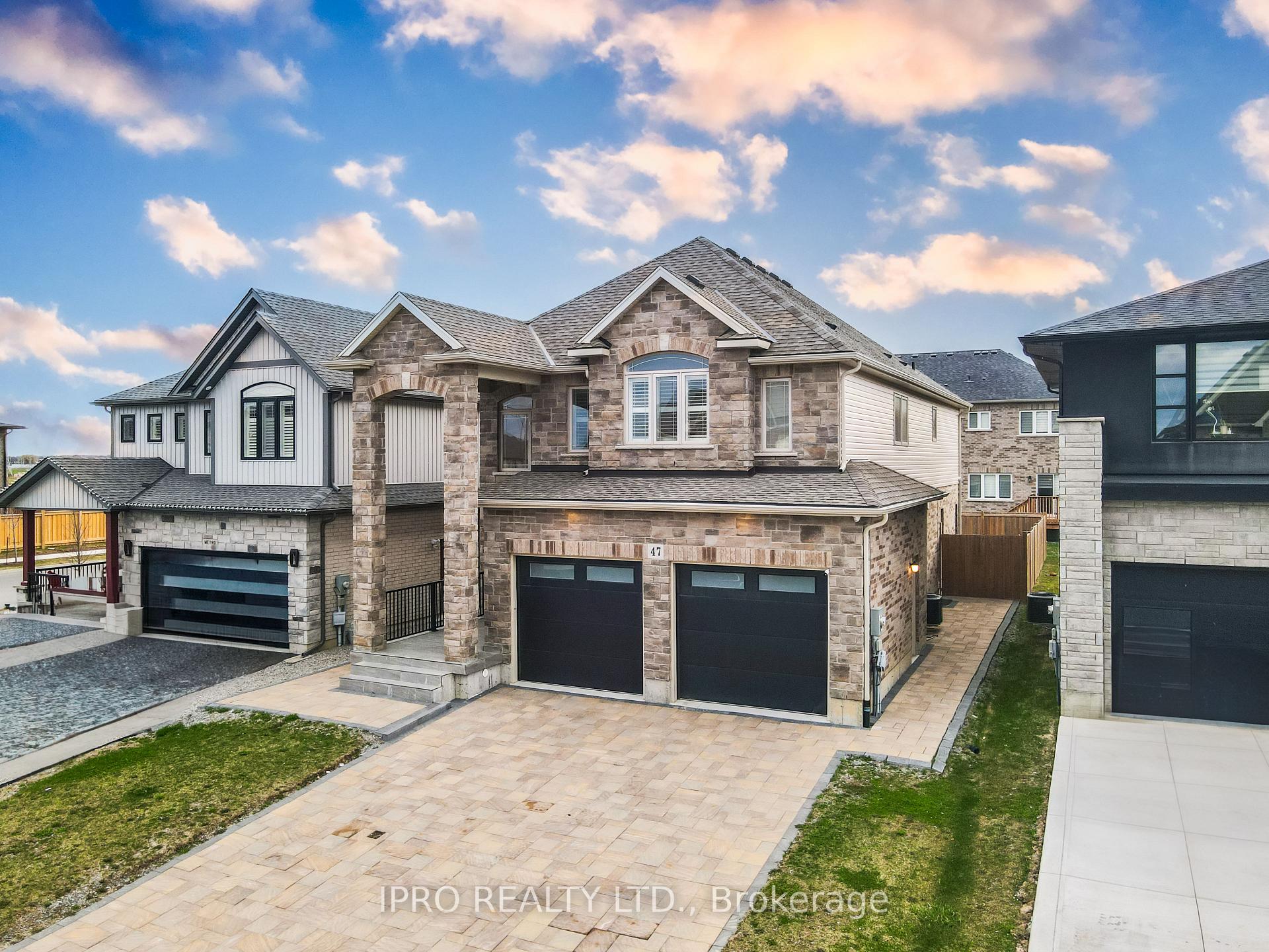 Photo 2 of 47 Homestead Way, Thorold, Rolling Meadows — HOMEH