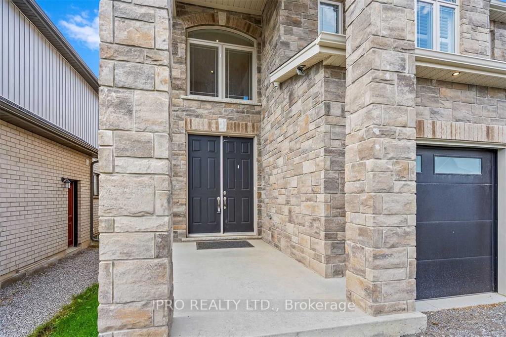 Photo 3 of 47 Homestead Way, Thorold, Rolling Meadows — HOMEH