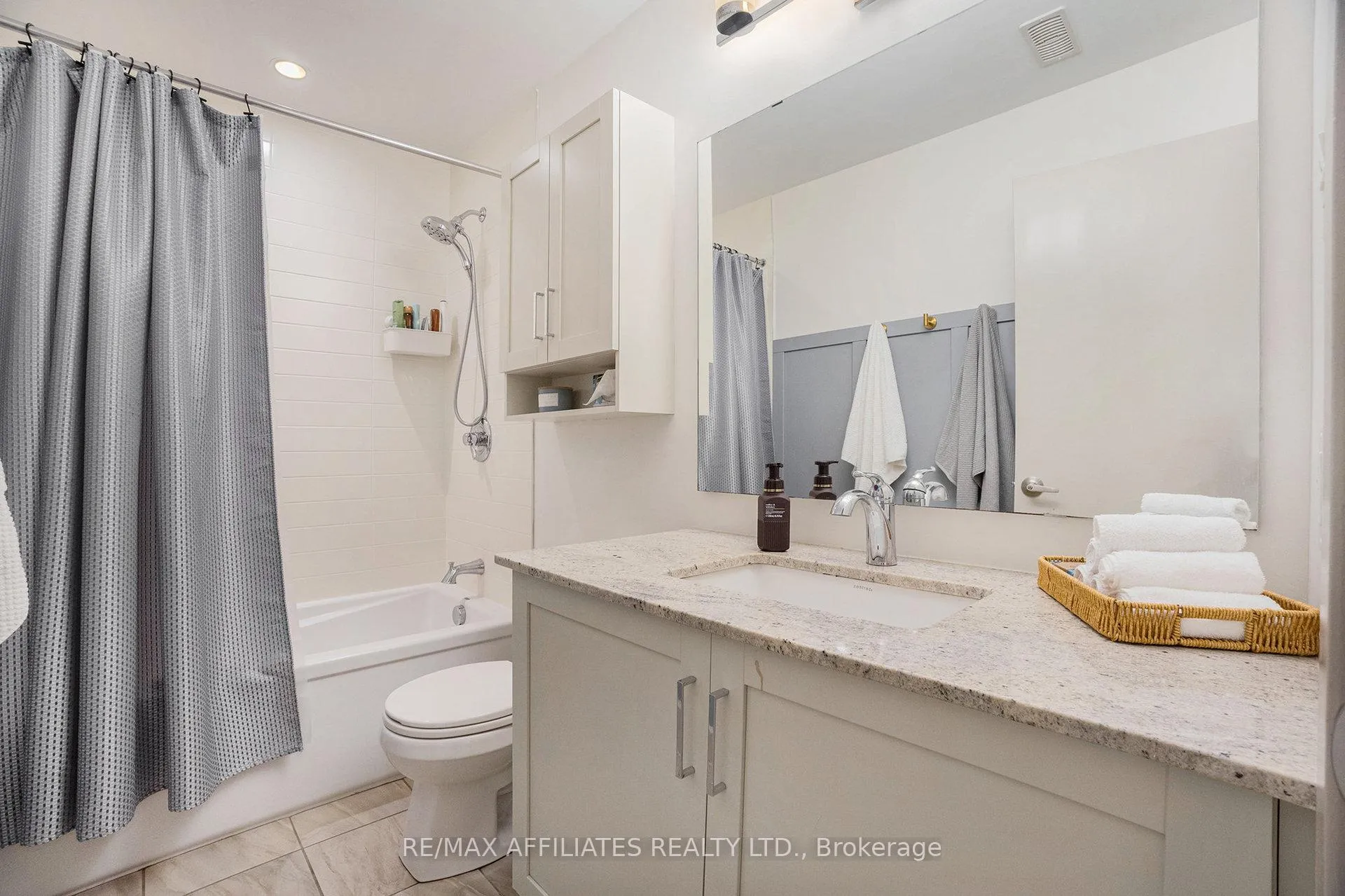 Photo 22 of 52 Bergeron Private, Ottawa, Chapel Hill — HOMEH