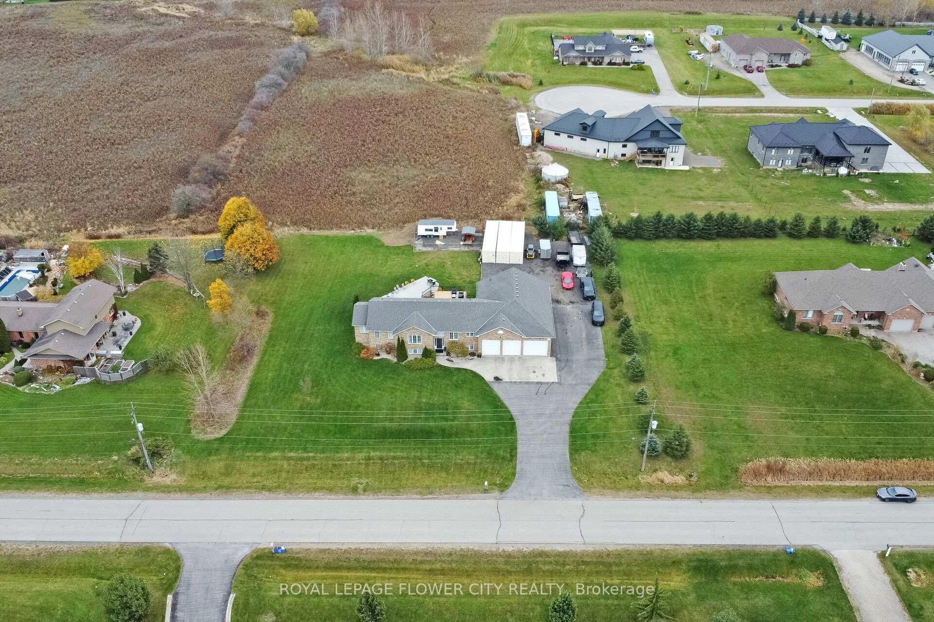 Photo 2 of 14 Stardust Drive N, Thames Centre, Rural Thames Centre — HOMEH