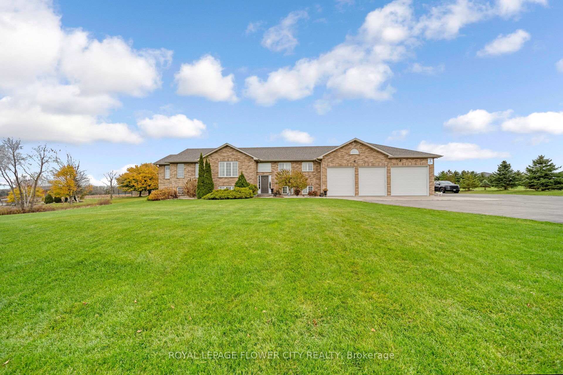 Photo 4 of 14 Stardust Drive N, Thames Centre, Rural Thames Centre — HOMEH