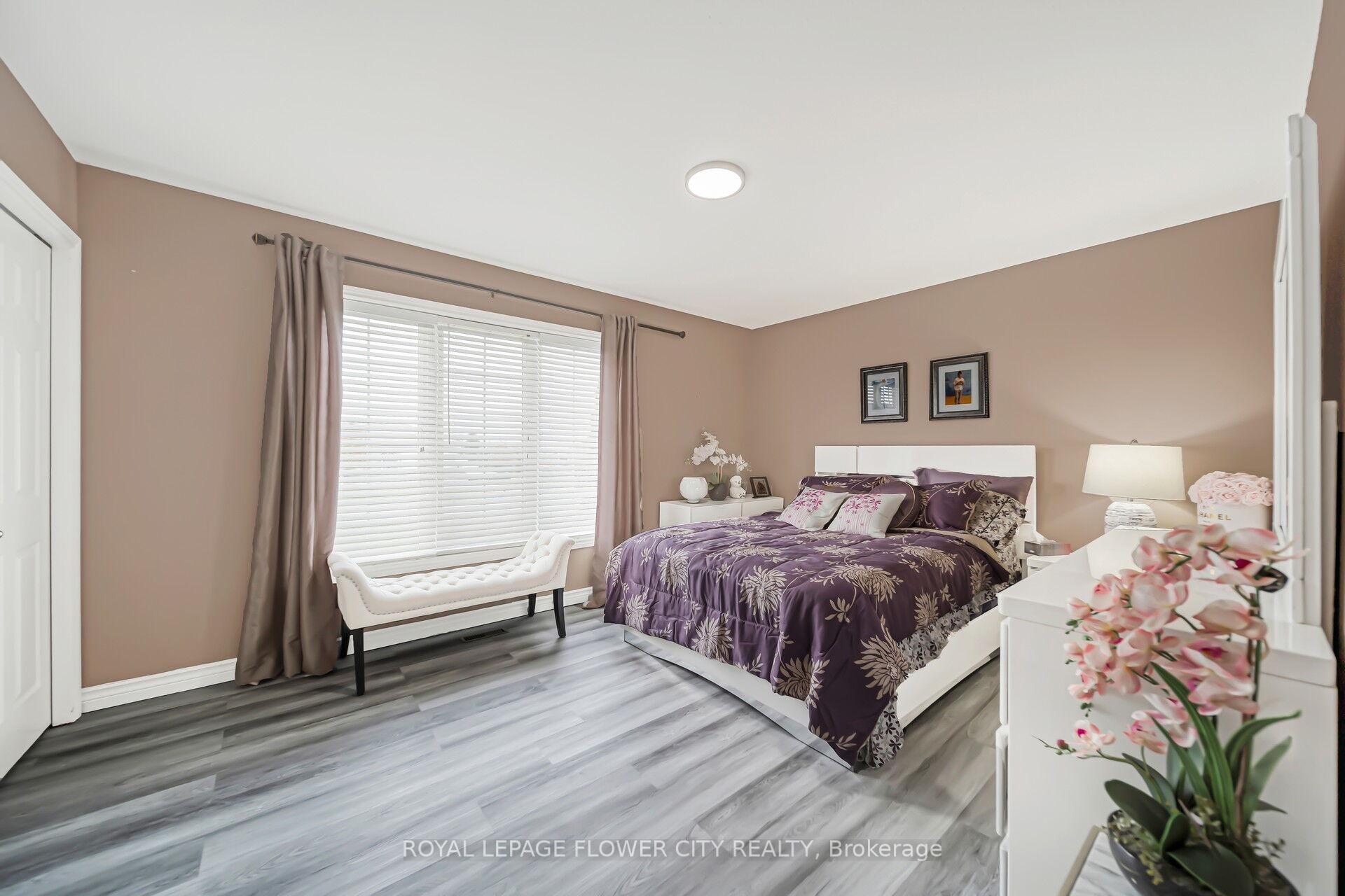 Photo 16 of 14 Stardust Drive N, Thames Centre, Rural Thames Centre — HOMEH