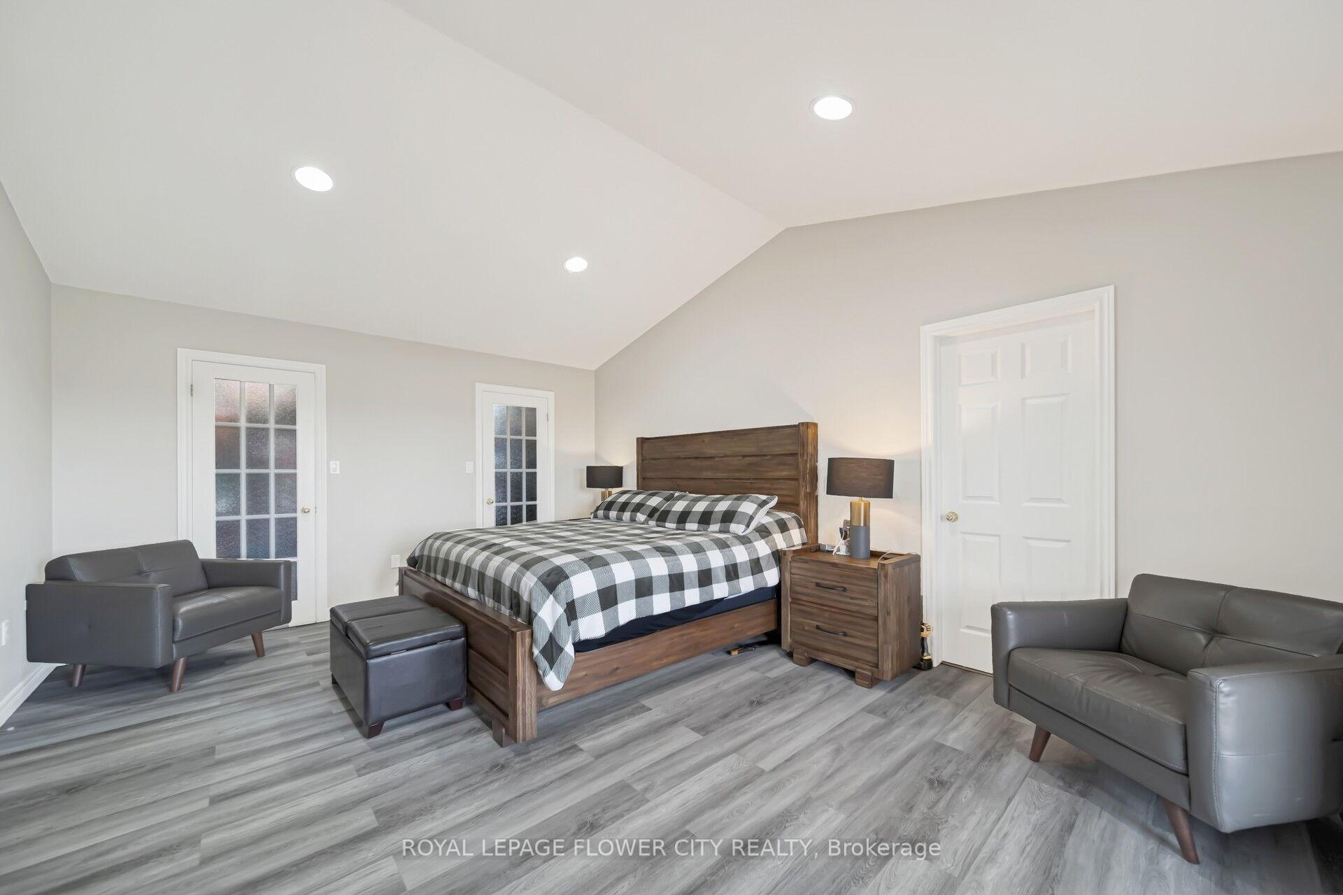 Photo 18 of 14 Stardust Drive N, Thames Centre, Rural Thames Centre — HOMEH