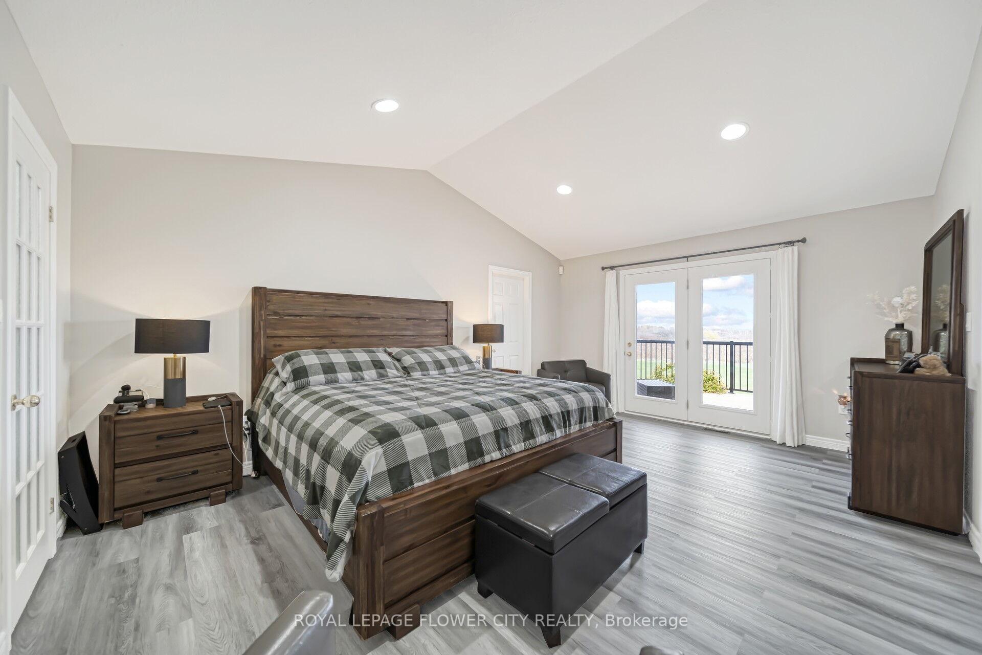 Photo 19 of 14 Stardust Drive N, Thames Centre, Rural Thames Centre — HOMEH